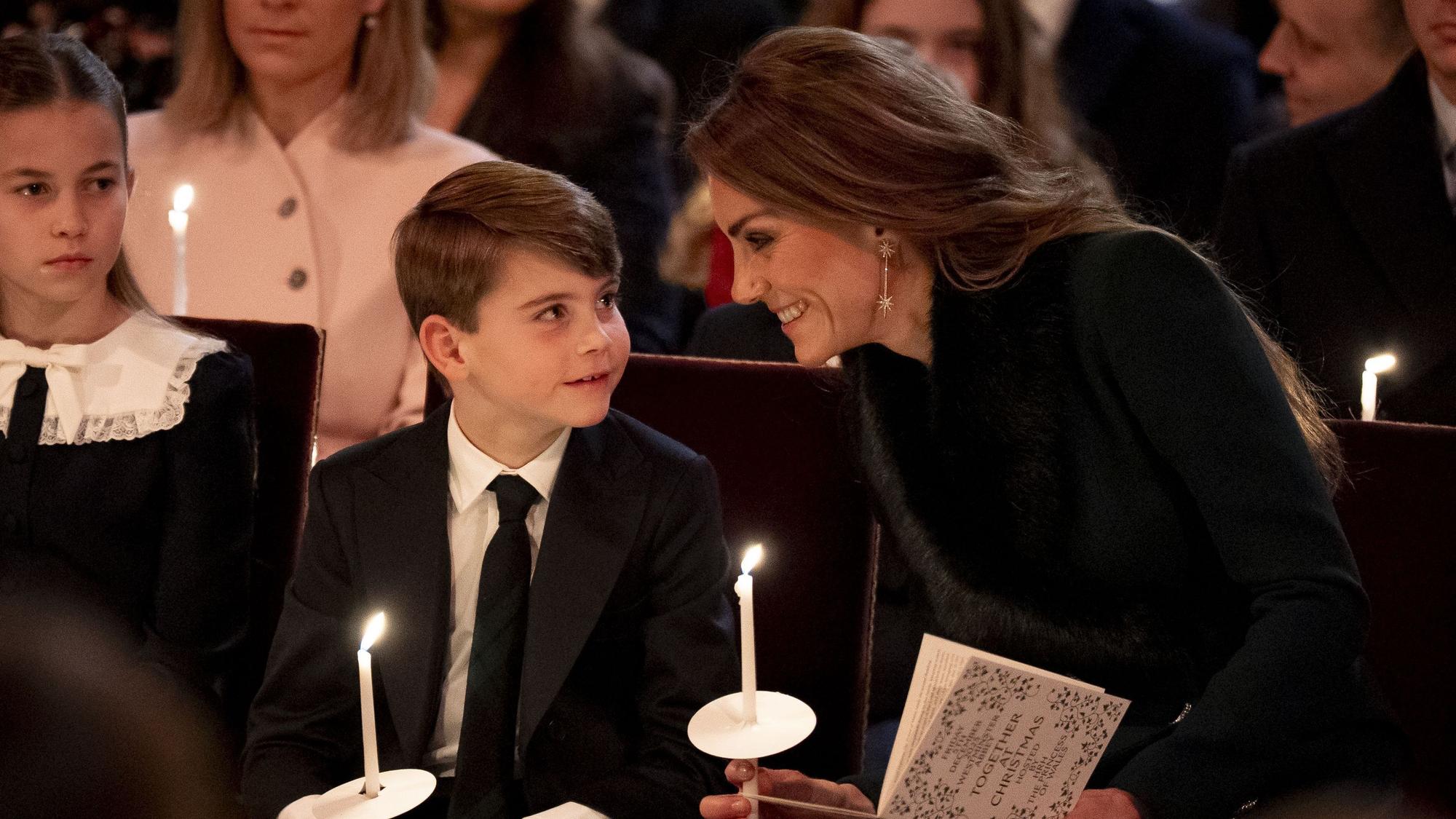 Prinzessin Charlotte, Prinz Louis und Prinzessin Kate während des Gottesdienstes.