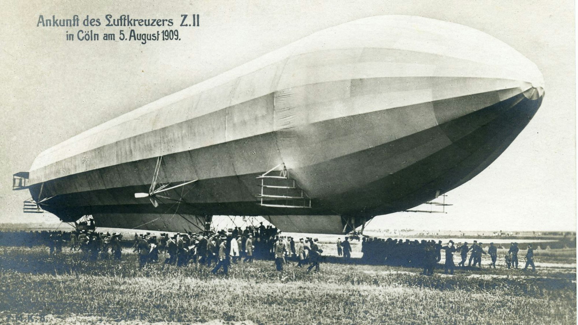 Das Luftschiff Z.II landet in Köln.