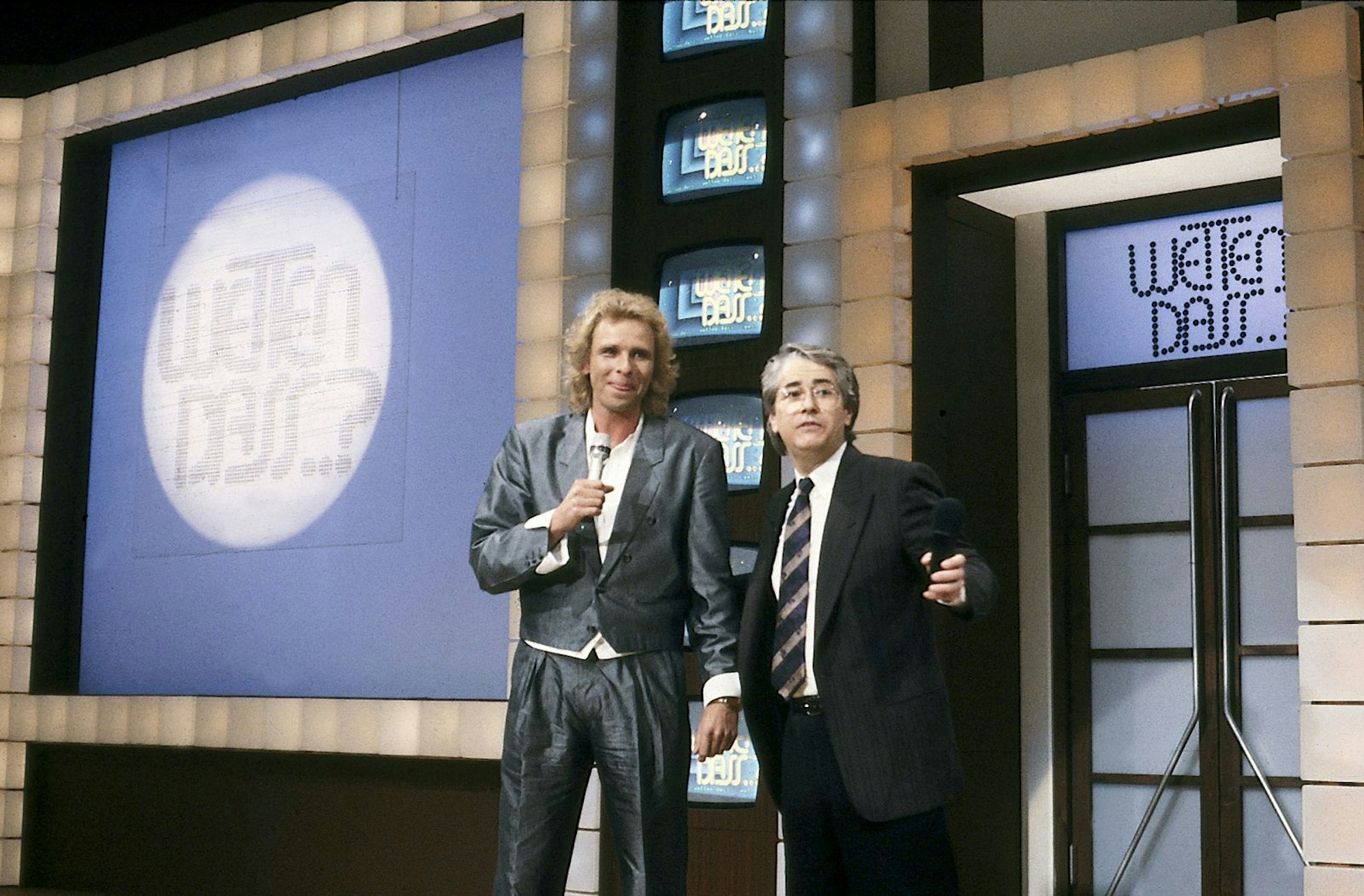 Thomas Gottschalk war bei Frank Elstner (rechts) zunächst zu Gast. Später übernahm er die ZDF-Show „Wetten, dass ..?“ von deren Erfinder. (Bild: ZDF/Georg Meyer-Hanno)