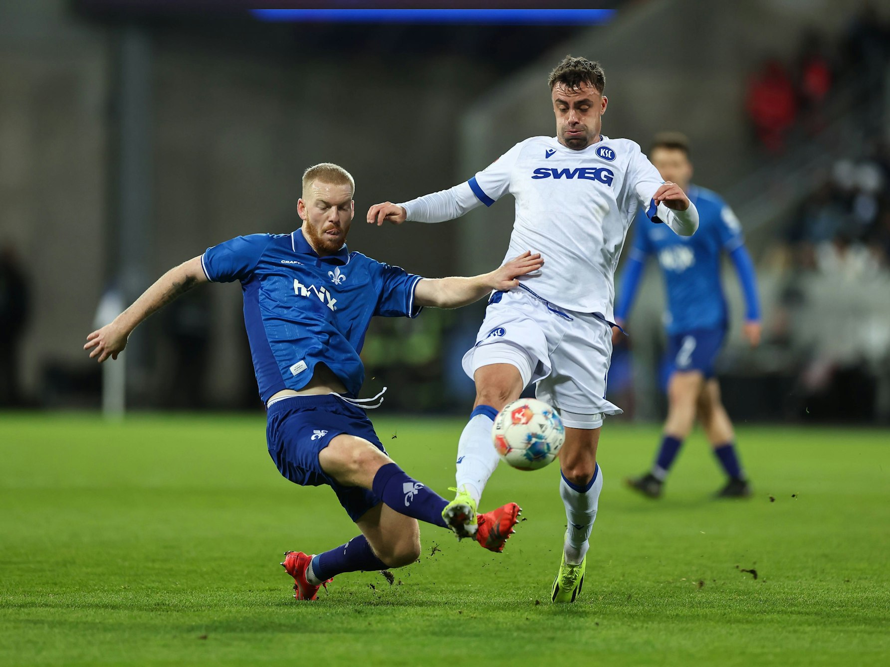 Kai Kleefisch und Philipp Förster im Zweikampf.