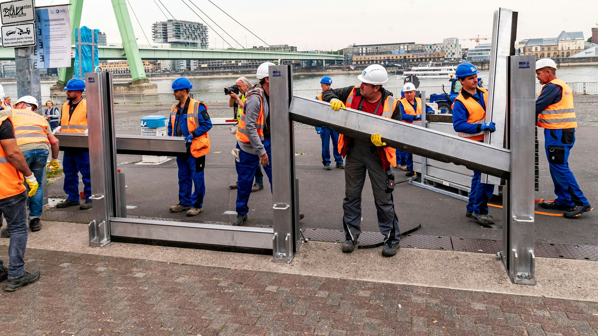 Hochwasserschutzübung in Köln.