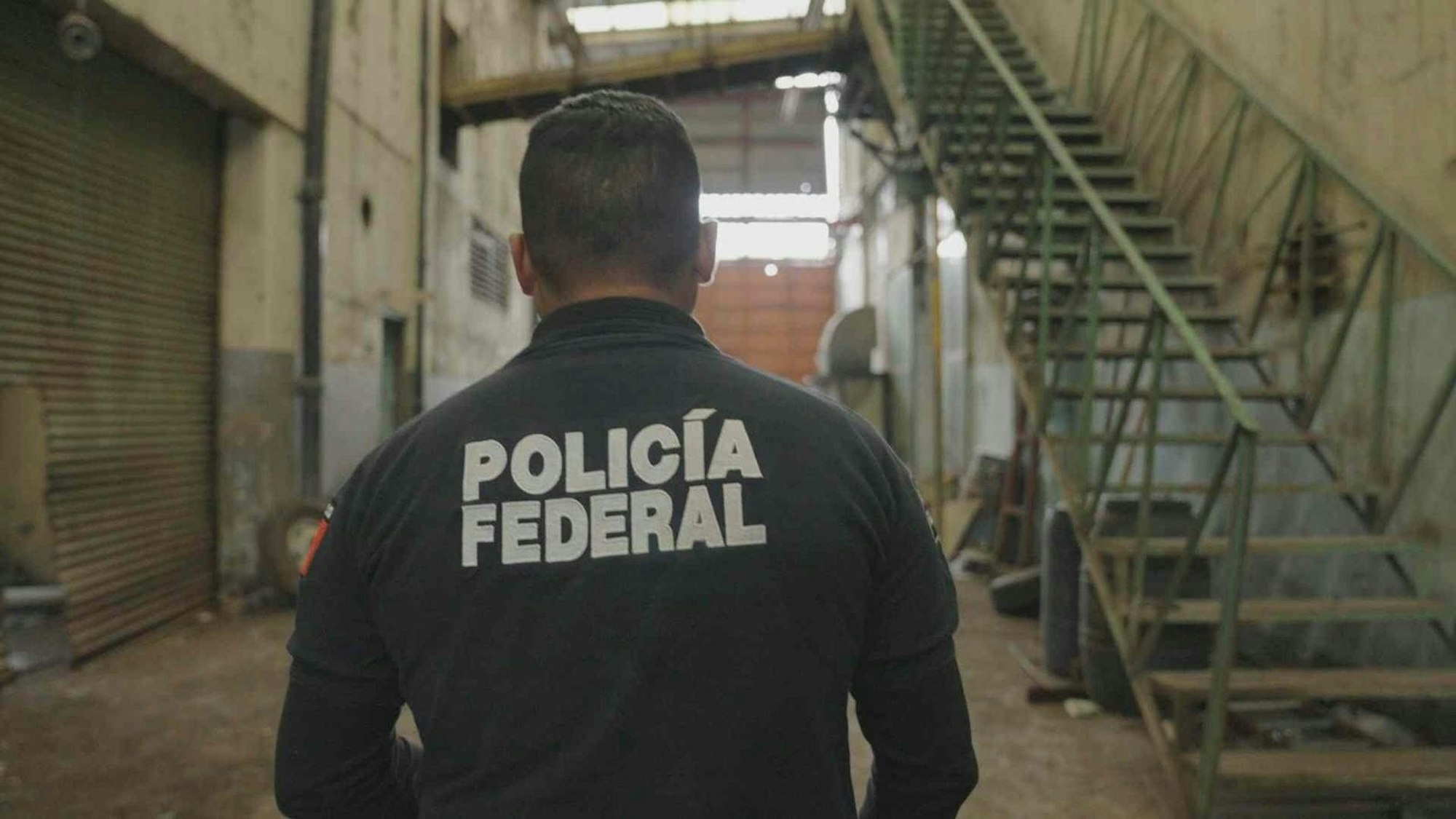 Eigentlich soll sie die Bürgerinnen und Bürger in Mexiko schützen, doch die Bundespolizei steckte mit dem Kartell unter einer Decke, wie die ZDF-Doku „Narco Circus - Mexikos Kampf gegen die Drogen“ aufdeckt. (Bild: ZDF/UPSIDE TELEVISION 2023)