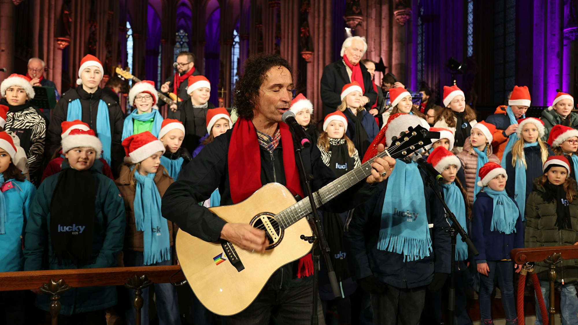 Stephan Brings mit den Lucky Kids im Dom.