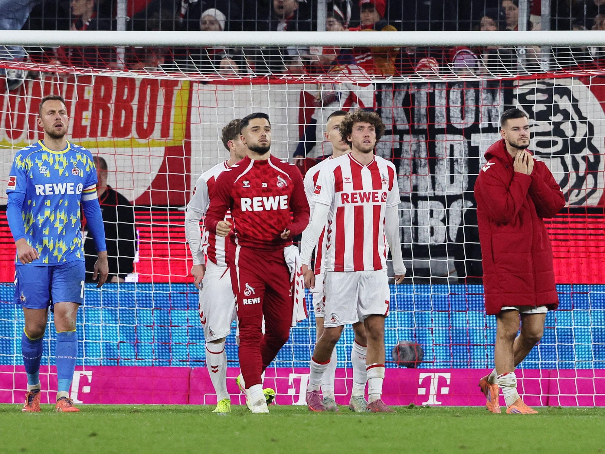 Hängende Köpfe beim FC nach dem Unentschieden gegen St. Pauli.