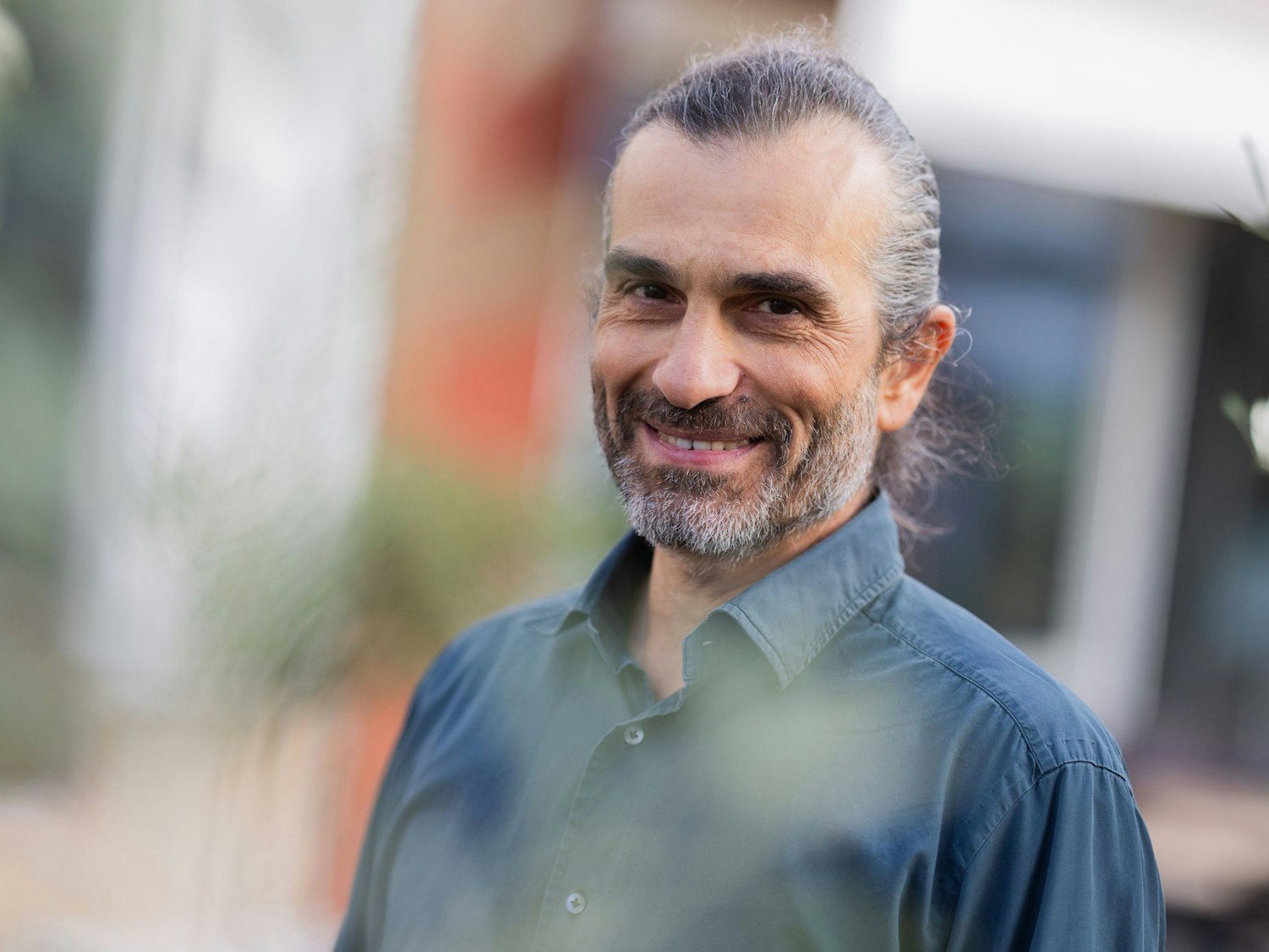 Hermes Hodolides steht auf dem Alter Markt.