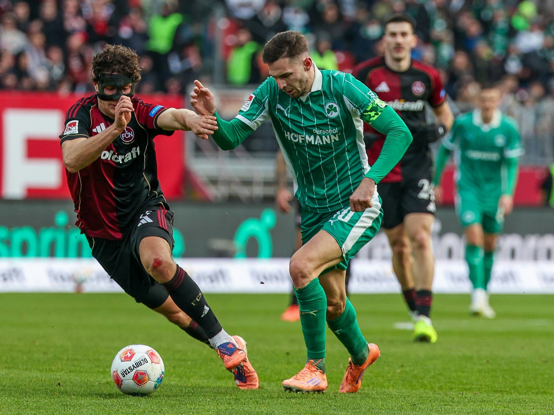 Fabio Gruber im Duell mit Branimir Hrgota