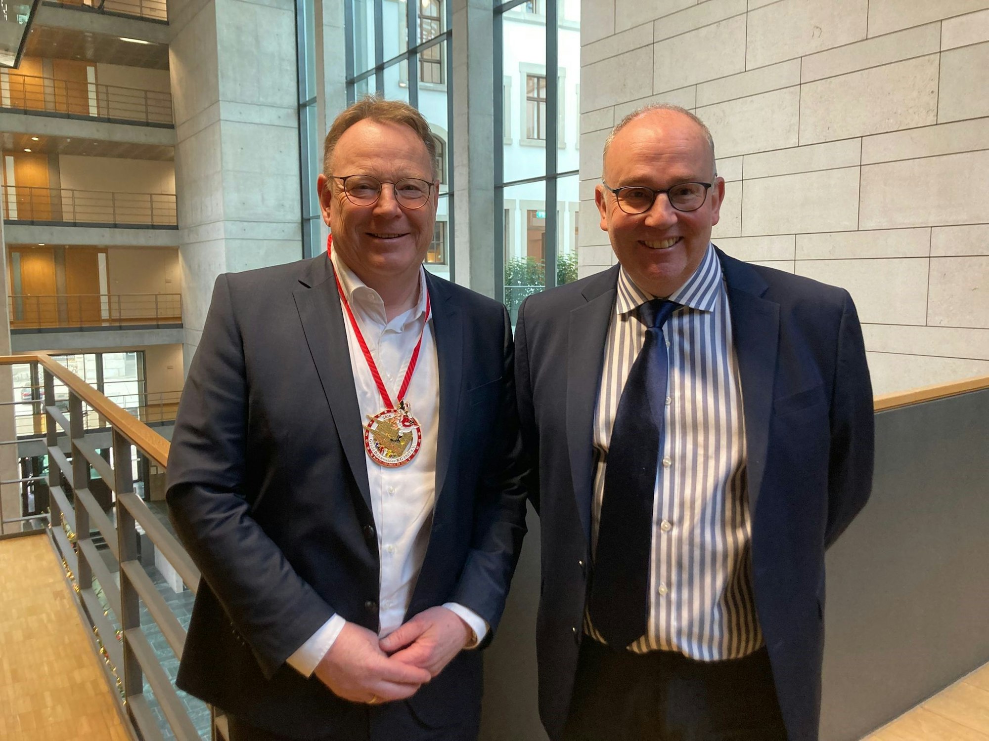 Torsten Burmester mit Jens Singer im Kanzleramt.