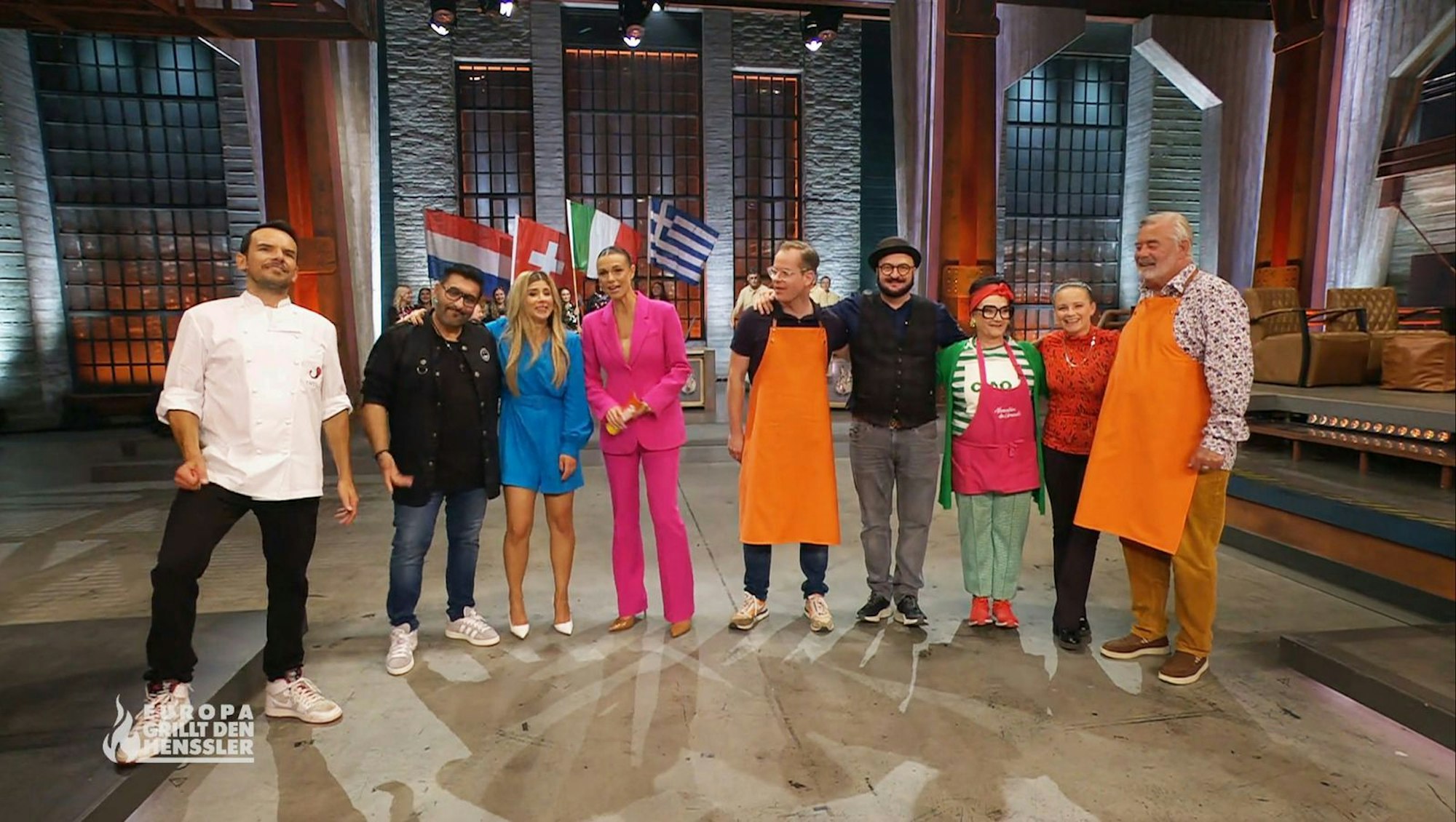 In der dritten Ausgabe der „Koch-EM“ von „Europa grillt den Henssler“ (VOX) musste Steffen Henssler (links) gegen die Niederlande, die Schweiz, Italien und Griechenland antreten. (Bild: RTL)