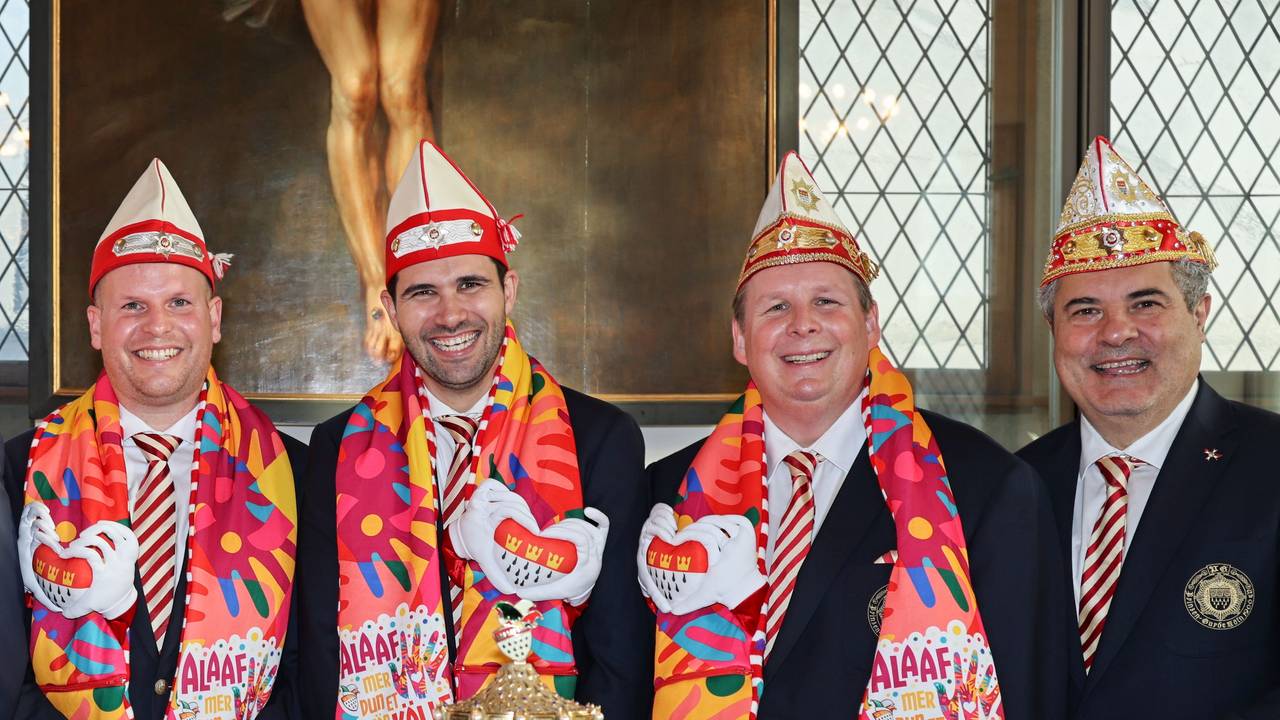Das designierte Kölner Dreigestirn mit Prinzen-Garde-Präsident Dino Massi.