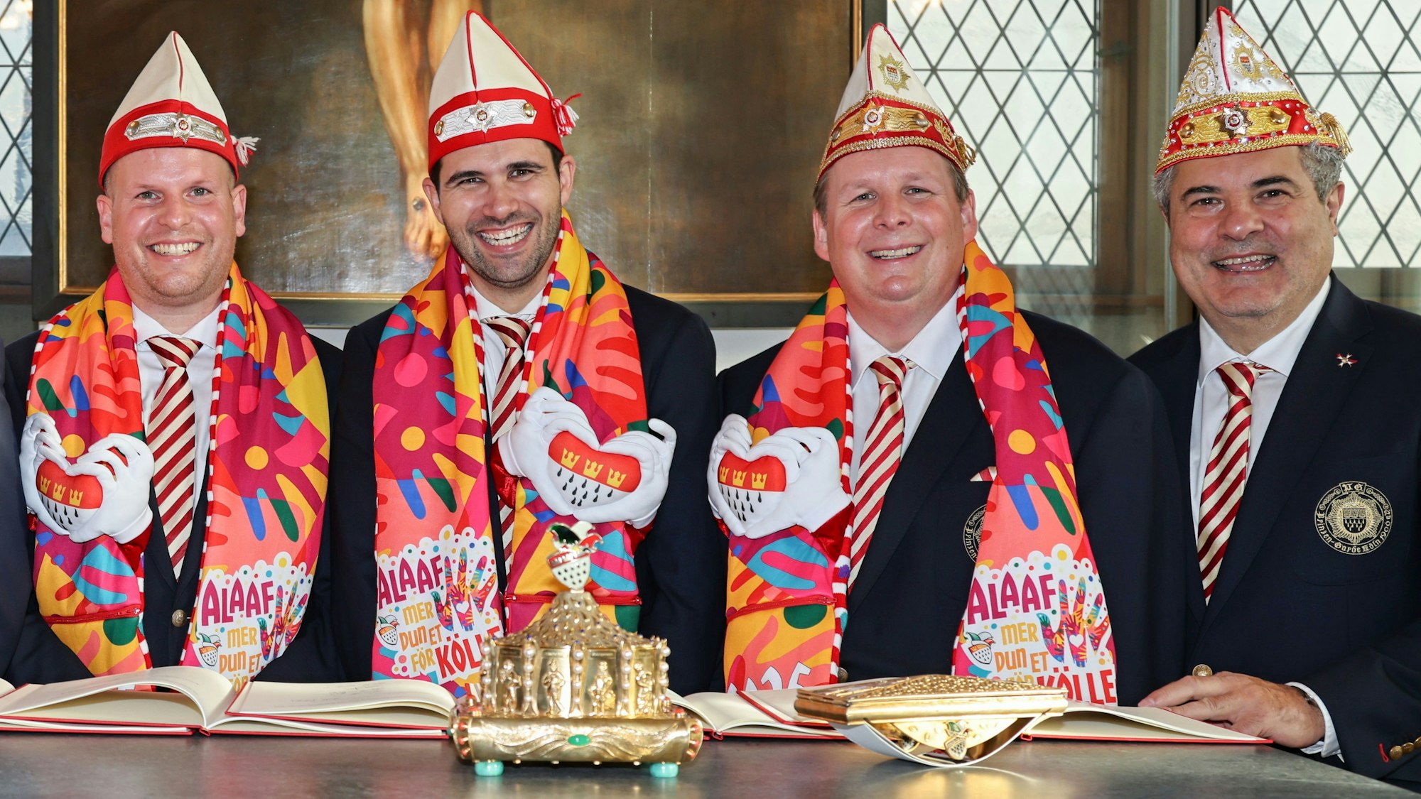 Das designierte Kölner Dreigestirn mit Prinzen-Garde-Präsident Dino Massi.