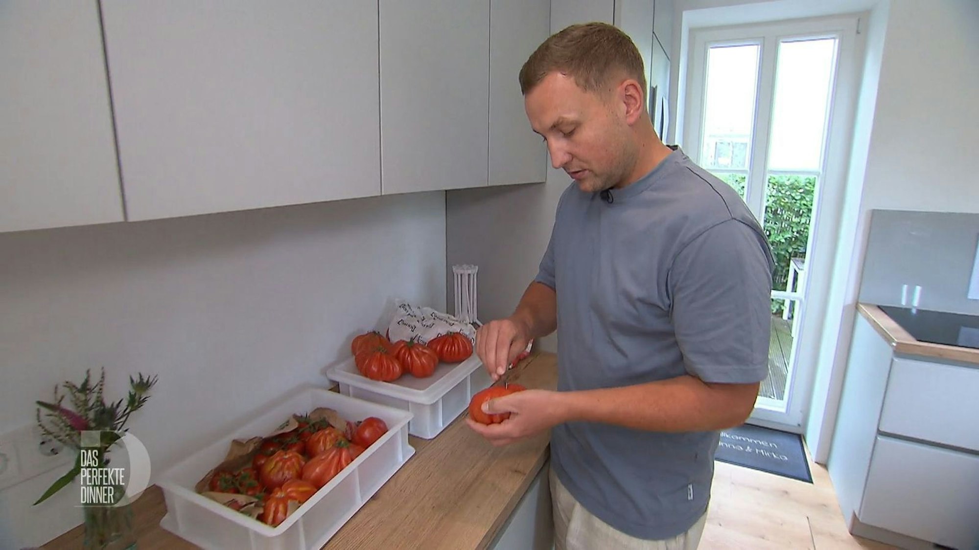 Mit den Tomaten hat Mirko noch eine ganz große Sauerei vor.
(Bild: RTL)