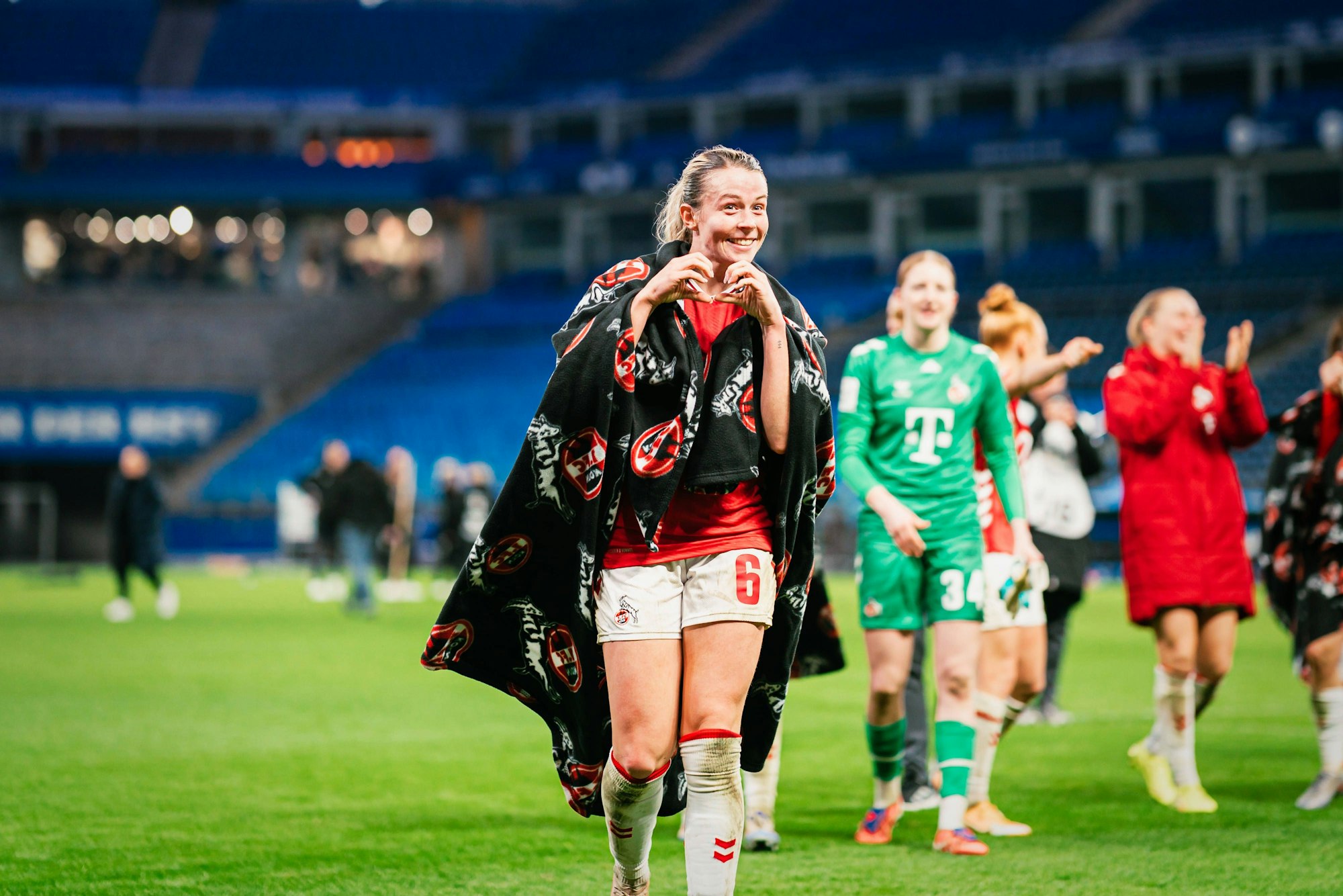 Treffsicher und hart im Nehmen: Sandra Maria Jessen zog sich bei einem Zusammenprall eine dicke Beule an der rechten Wange zu, spielte aber weiter.