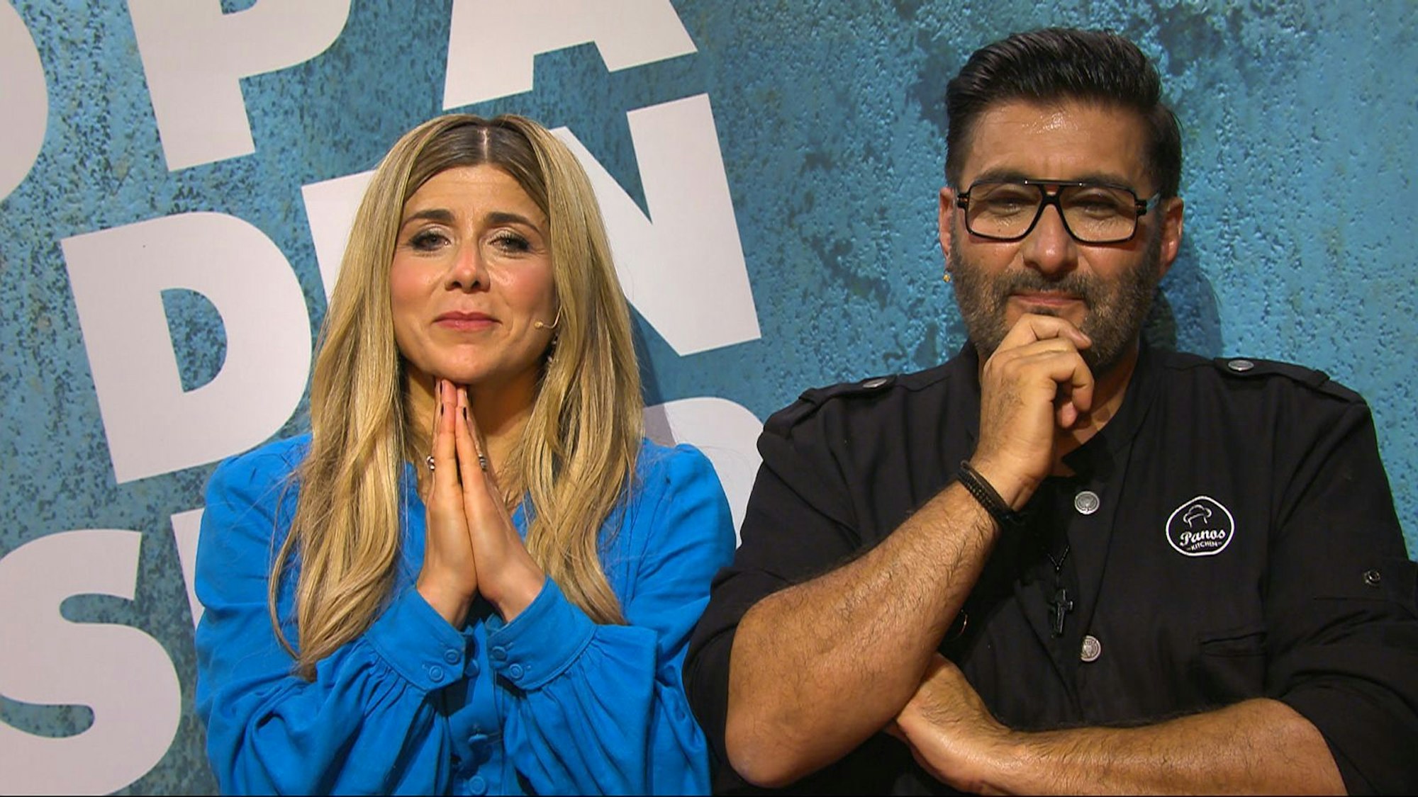 Alles Flehen half nicht: Panagiota Petridou und Panagiotis Panagiotidis mussten sich Henssler einstimmig geschlagen geben. (Bild: RTL)