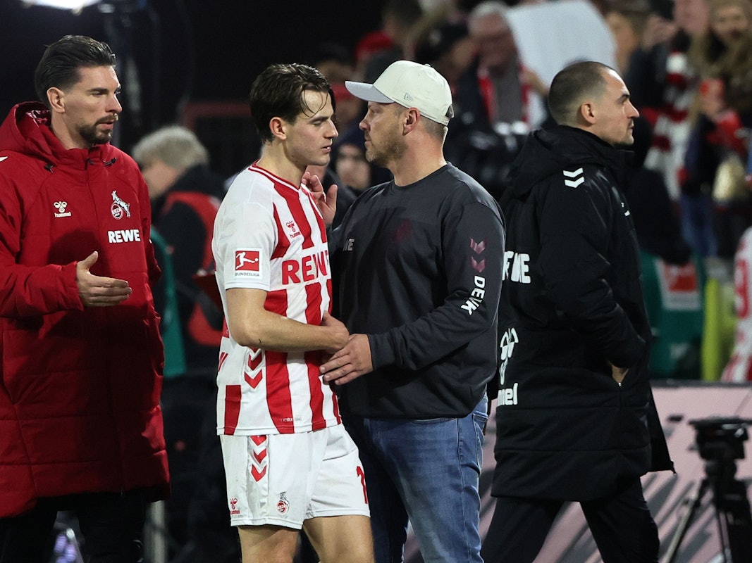 Enttäuschung beim 1. FC Köln nach dem 1:1 gegen St. Pauli am 6. Dezember 2025: Ron-Robert Zieler, Jakub Kaminski und Trainer Lukas Kwasniok (v.l.).