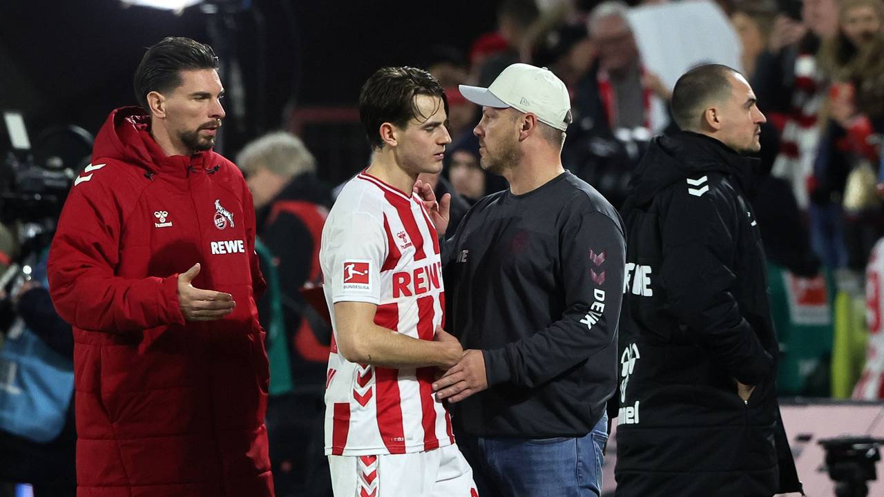 Enttäuschung beim 1. FC Köln nach dem 1:1 gegen St. Pauli am 6. Dezember 2025: Ron-Robert Zieler, Jakub Kaminski und Trainer Lukas Kwasniok (v.l.).