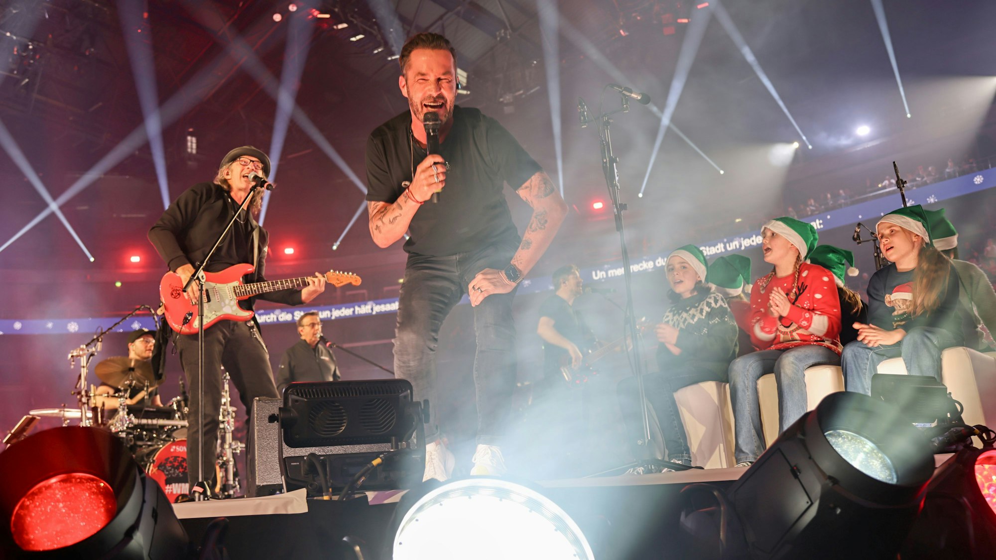 Die Räuber auf der Bühne der Lanxess-Arena.