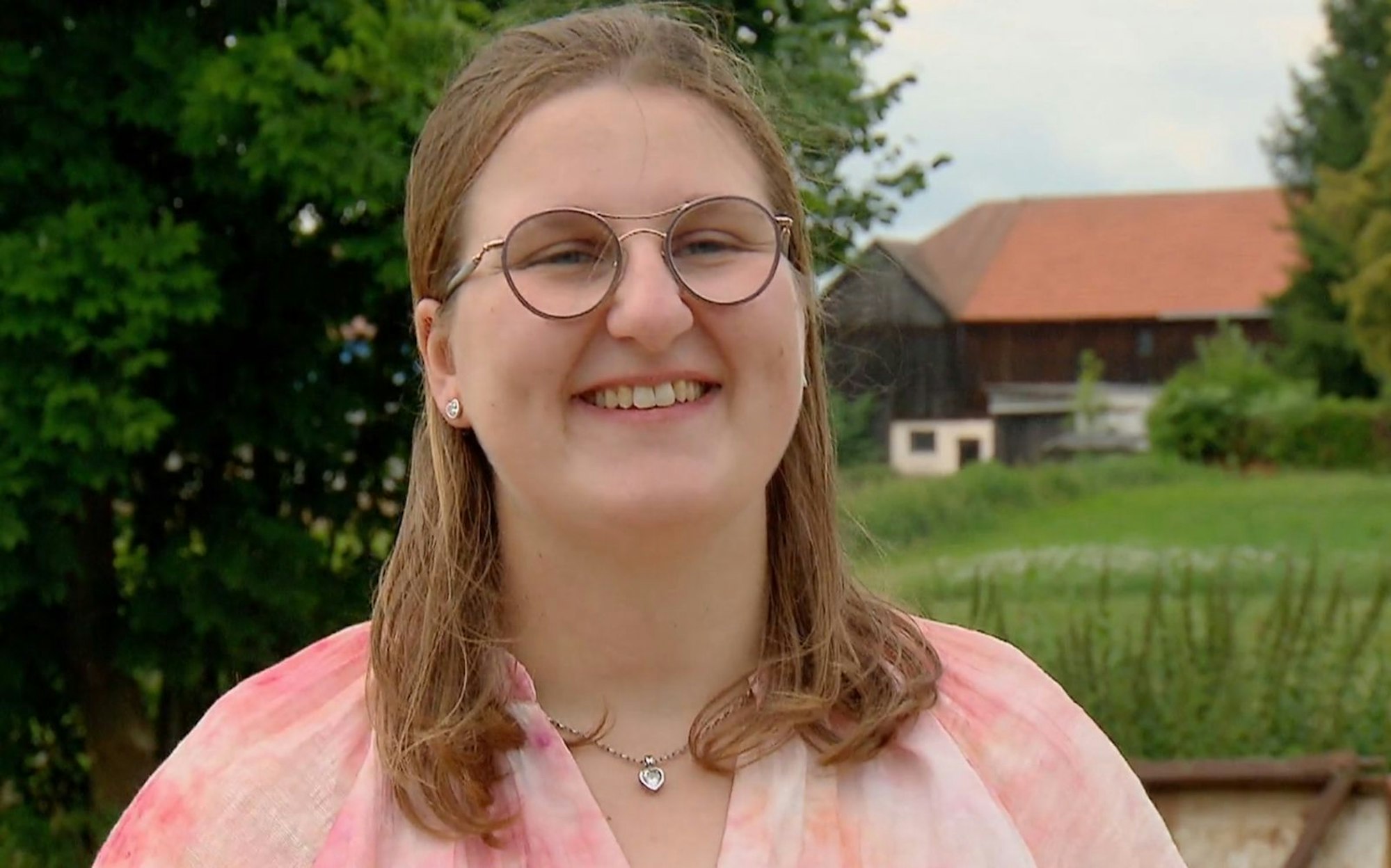 Erzieherin Julia (27) lebt, wie der Bauer, in der Oberpfalz. (Bild: RTL)