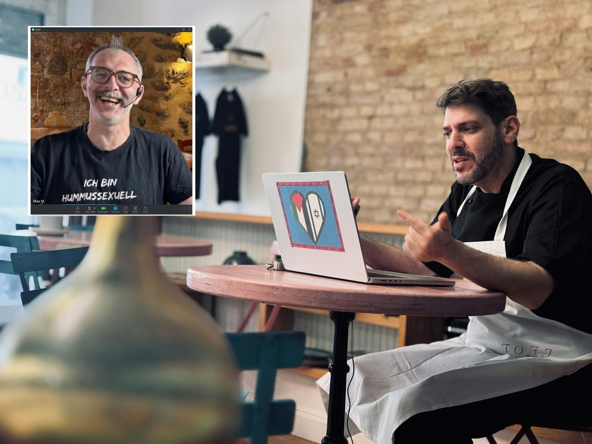 Oz Ben David (rechts) und Jalil Dabit betreiben gemeinsam ein israelisch-palästinensisches Restaurant in Berlin. (Bild: ZDF/Jan Tenhaven)