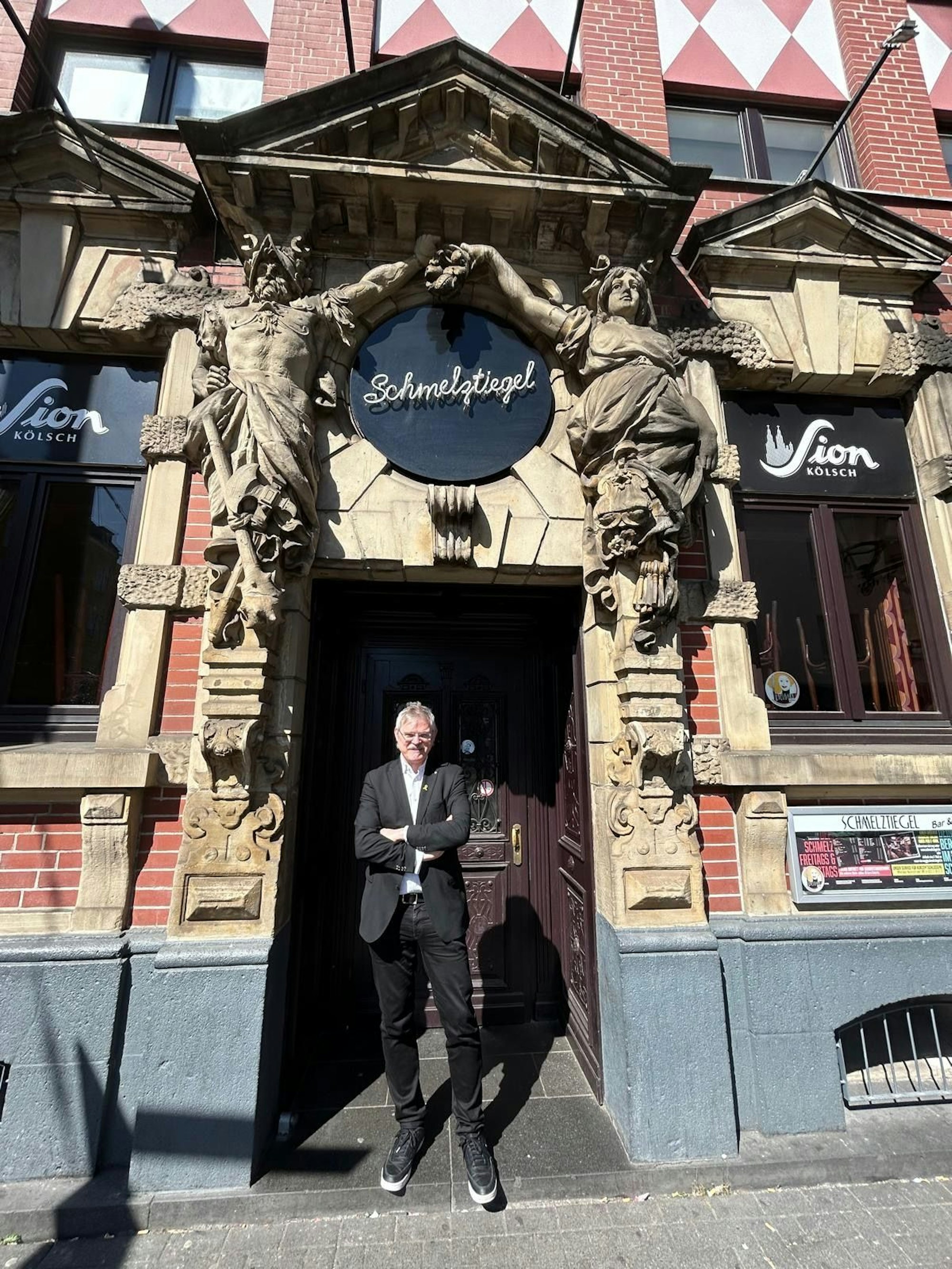 Dr. Ulrich Soénius am Haus Luxemburger Straße 34