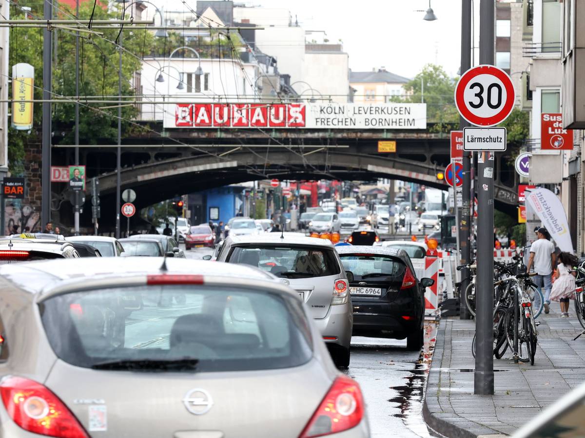 Die Stadt Köln hat auf der Luxemburger Straße in beiden Fahrtrichtungen die Höchstgeschwindigkeit auf 30 Kilometer pro Stunde reduziert.