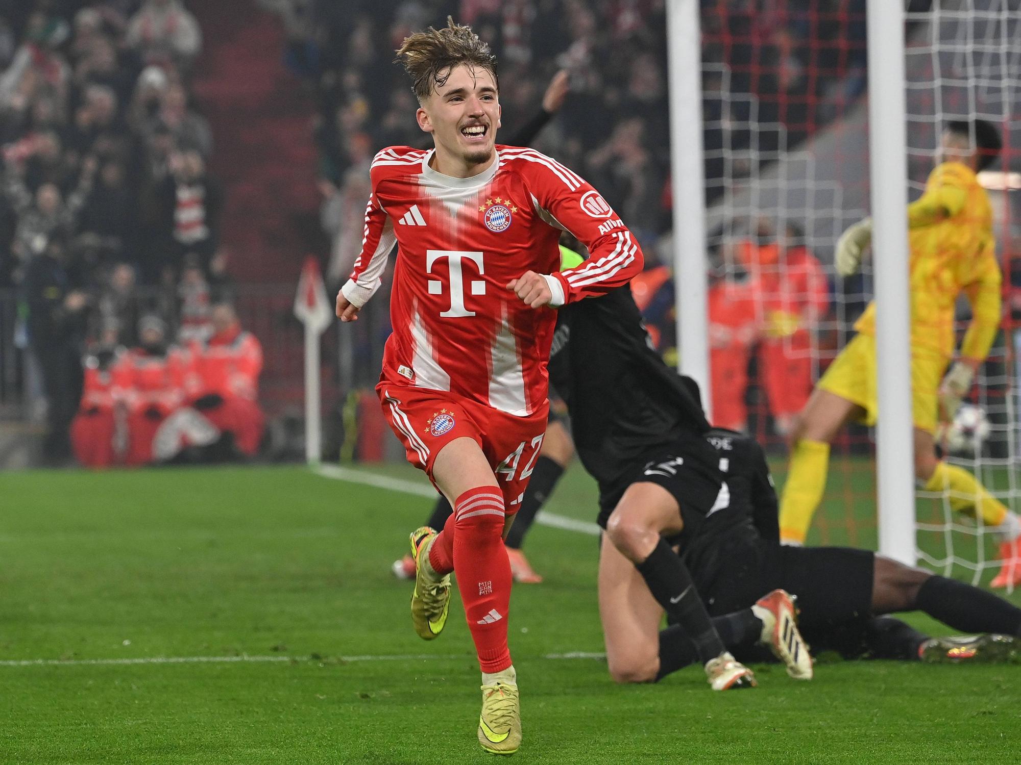 Lennart Karl bejubelt einen Treffer.