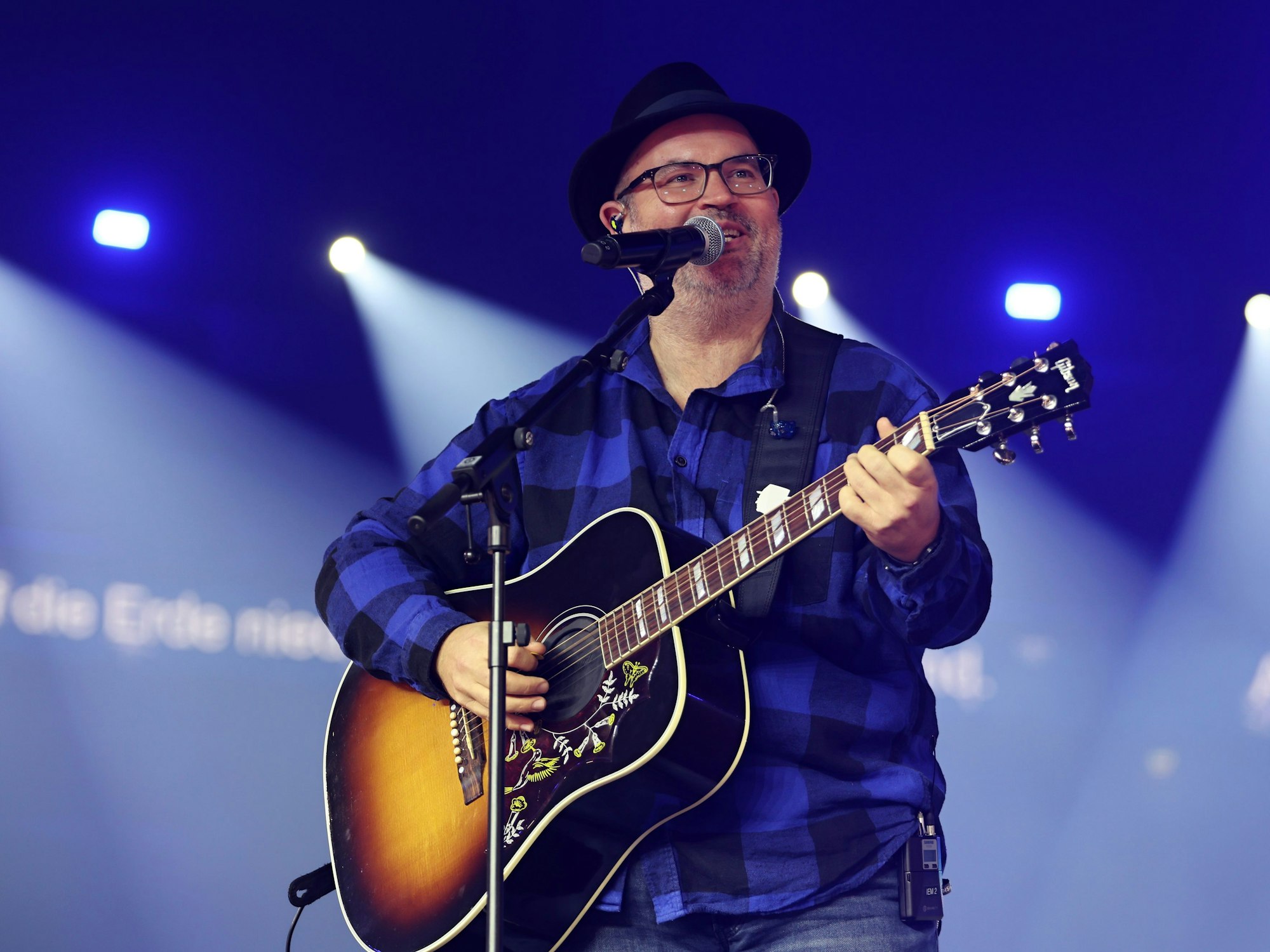 Björn Heuser auf der Bühne der Lanxess-Arena.