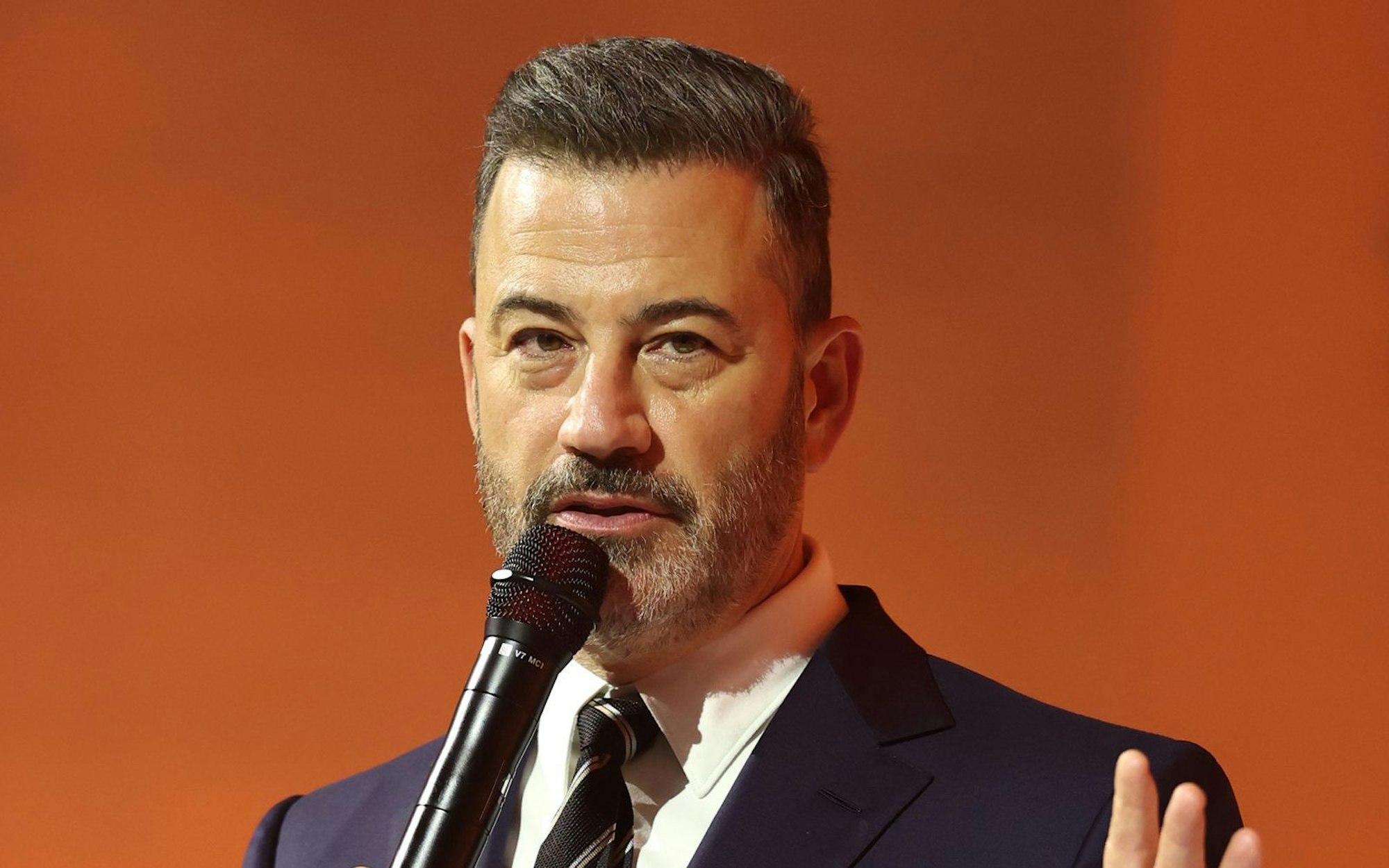Jimmy Kimmel hat seinen Vertrag mit den Netzwerk ABC verlängert. (Bild: 2025 Getty Images/Monica Schipper)