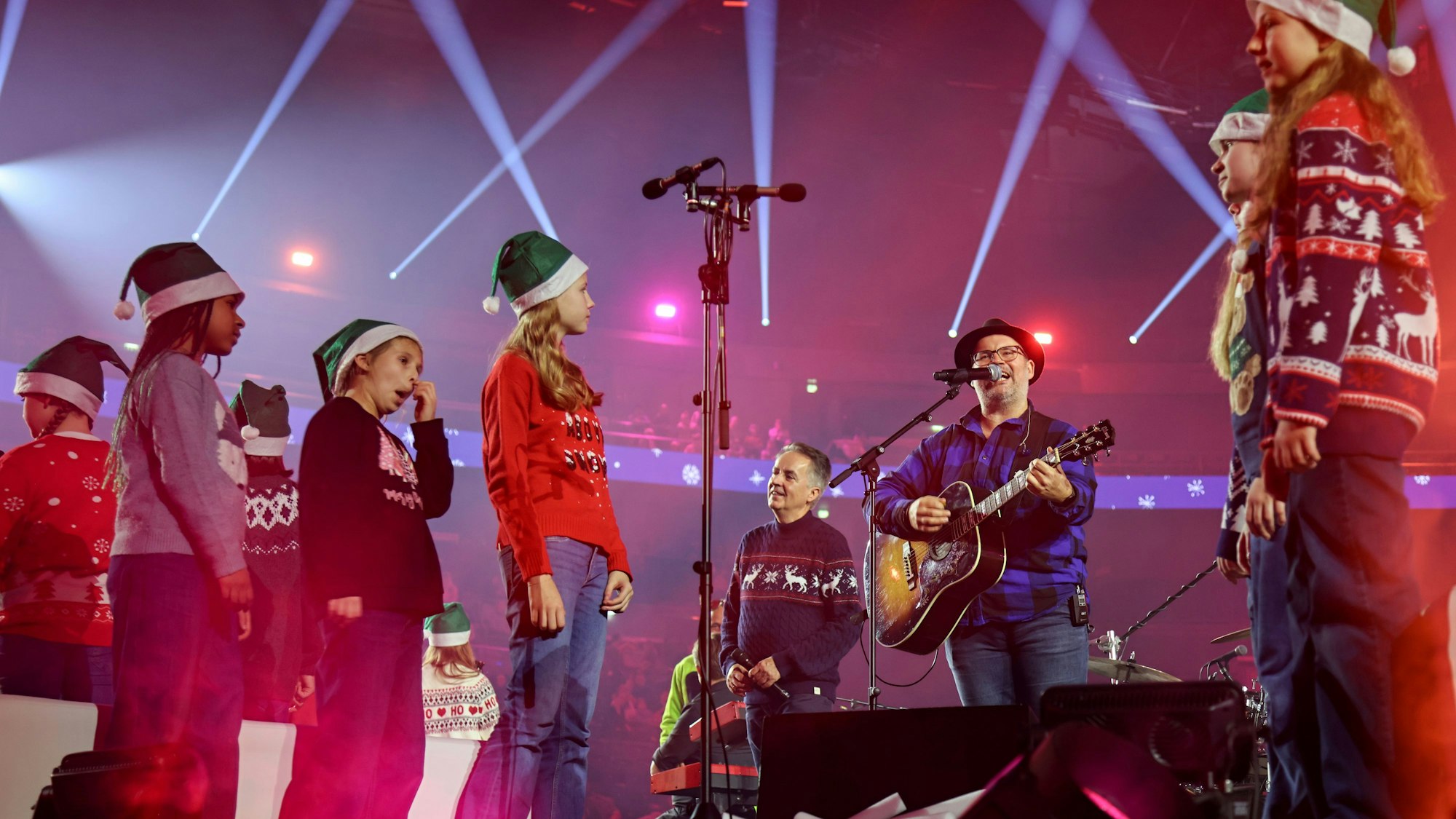 Michael Kokott und Björn Heuser auf der Bühne der Lanxess-Arena.