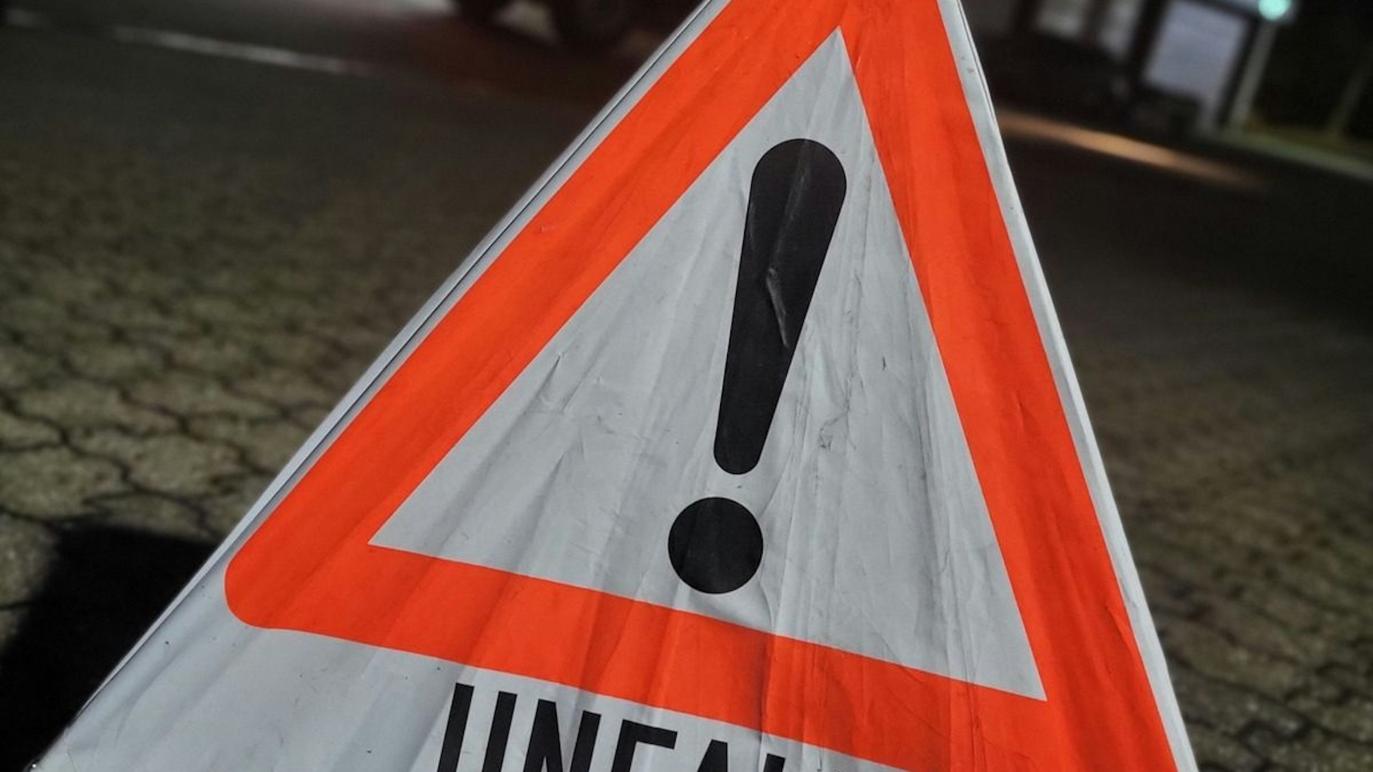 Unfall zwischen Feuerwehrauto und PKW in Remscheid.