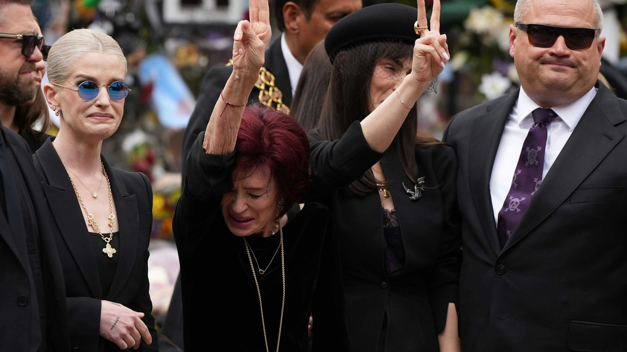 Sharon Osbourne und Familie bei Ozzy Osbournes Trauerfeier