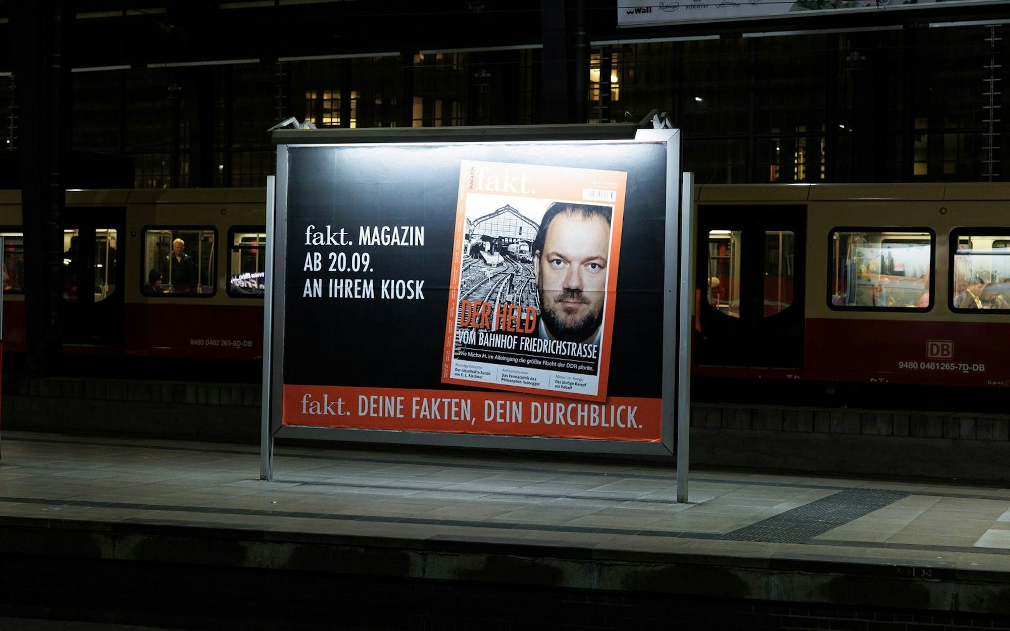 „Der Held vom Bahnhof Friedrichstraße“, titelt das Magazin „Fakt“. Mit den „Fakten“ ist das bei dieser Geschichte aber so eine Sache ... (Bild: X Verleih AG/Frédéric Batier)