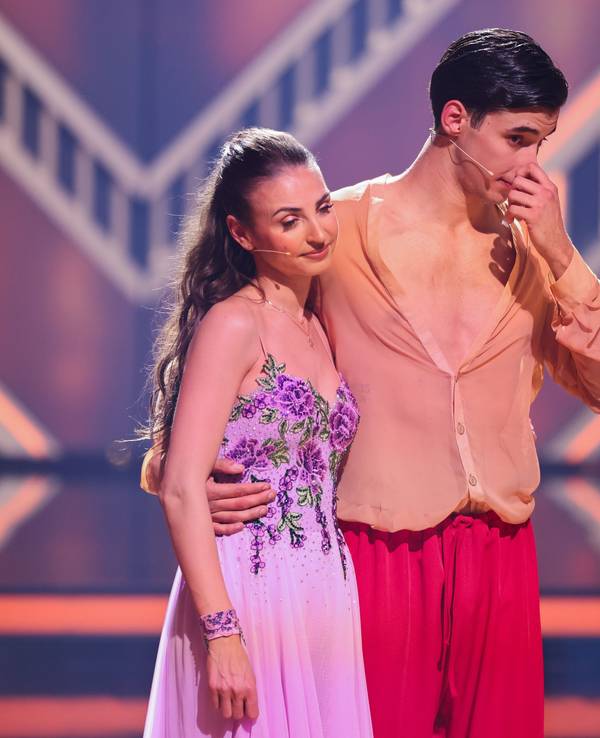 Diego Pooth, Influencer, und Ekaterina Leonova, Profitänzerin, stehen im Finale der RTL-Tanzshow „Let's Dance“ im Coloneum.