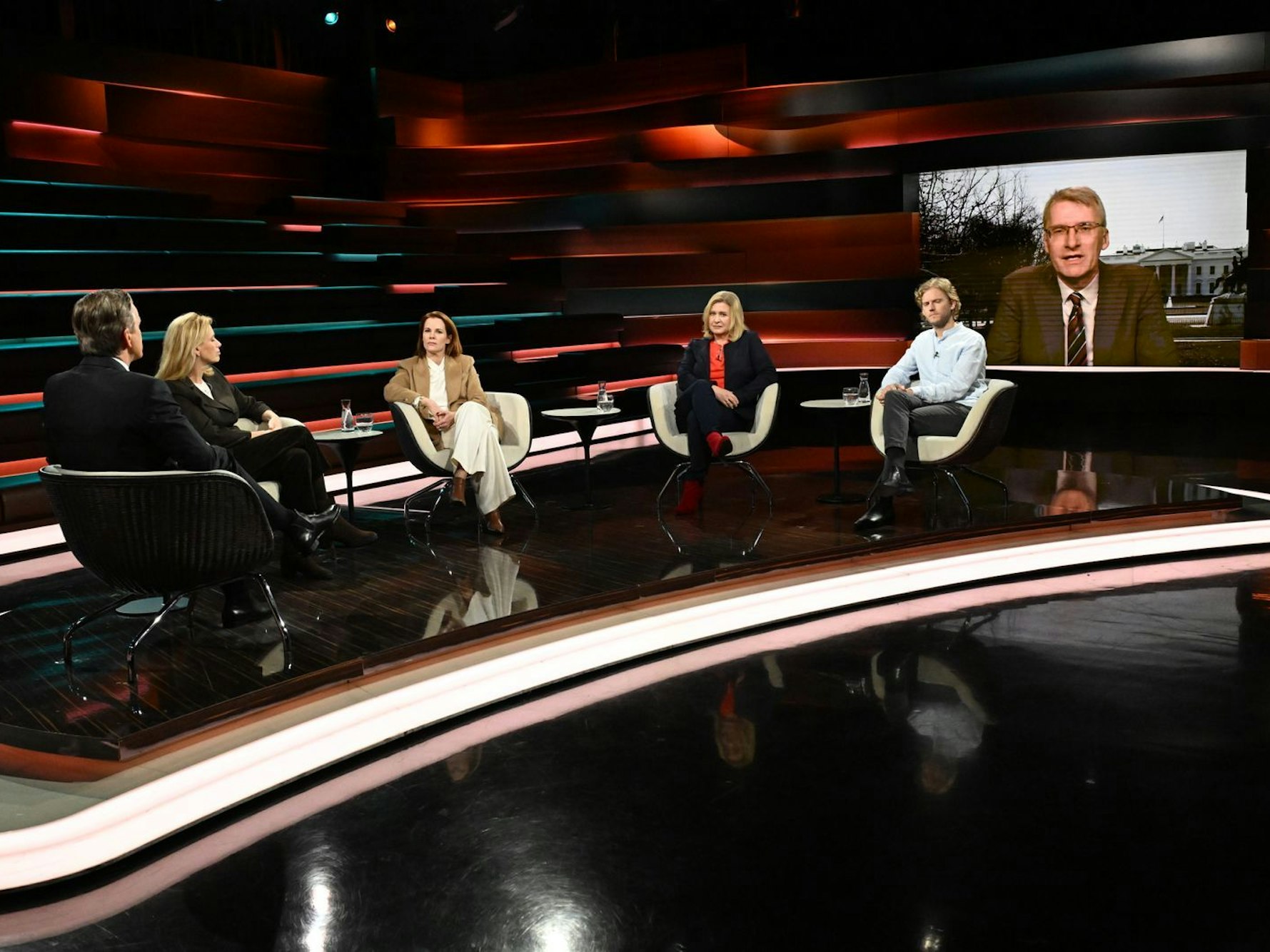 Am Dienstagabend waren bei „Markus Lanz“ Karin Prien, Florence Gaub, Eva Quadbeck, Dr. Jan Wynands und (zugeschaltet) Elmar Theveßen zu Gast. (Bild: ZDF/ Cornelia Lehmann)