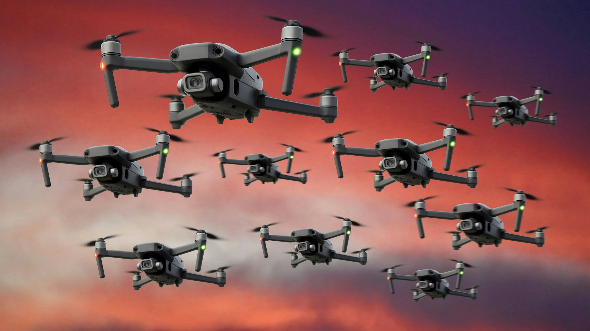 Drohnenschwarm am Himmel über Schleswig Holstein