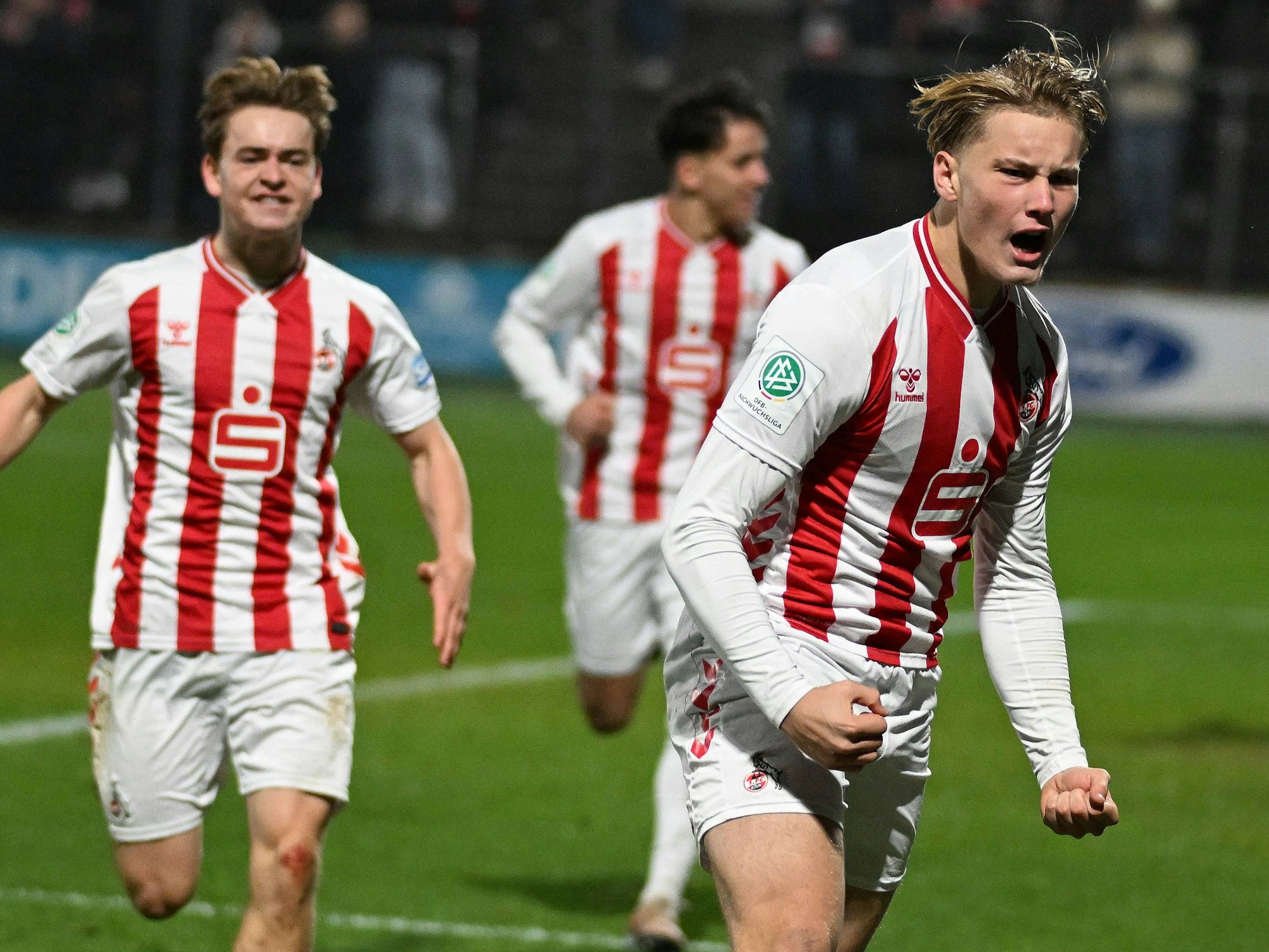 Fynn Schenten jubelt gegen den FC Midtjylland.