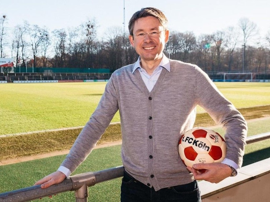 Phillip Herpel, Fußball-Experte und engagierter Fan, erhält am Geißbockheim einen neuen Job, wird Leiter des Vorstandsbüros.