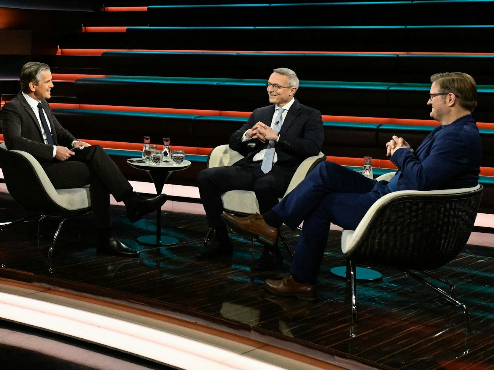 ZDF-Moderator Markus Lanz debattierte in seiner Sendung mit Karsten Wildberger (Mitte) und Michael Bröcker über die Modernisierungsagenda der schwarz-roten Koalition. (Bild: ZDF / Markus Hertrich)