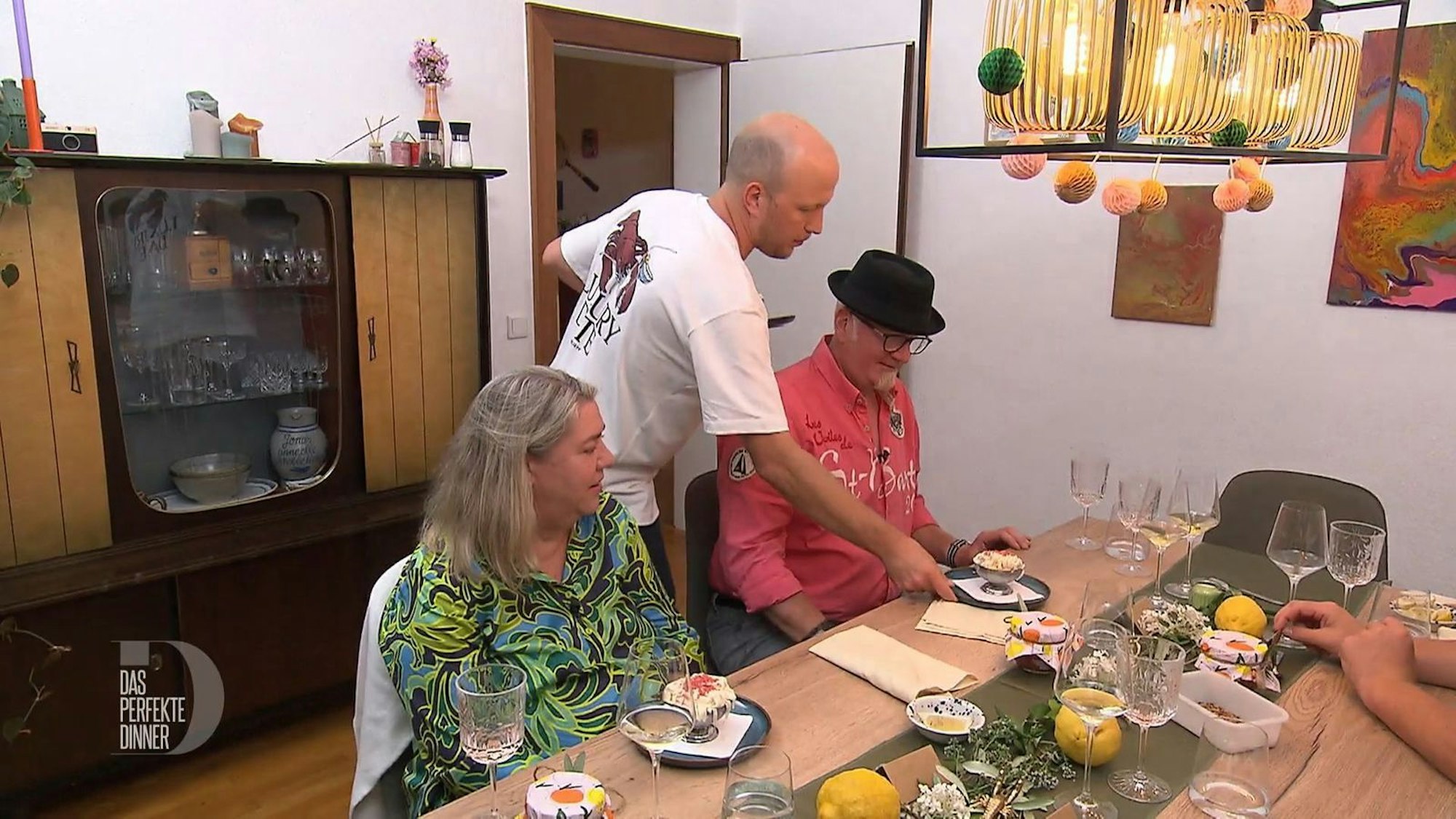 Mit Spaghetti-Eis hatte Heiner heute sicher nicht gerechnet.
(Bild: RTL)