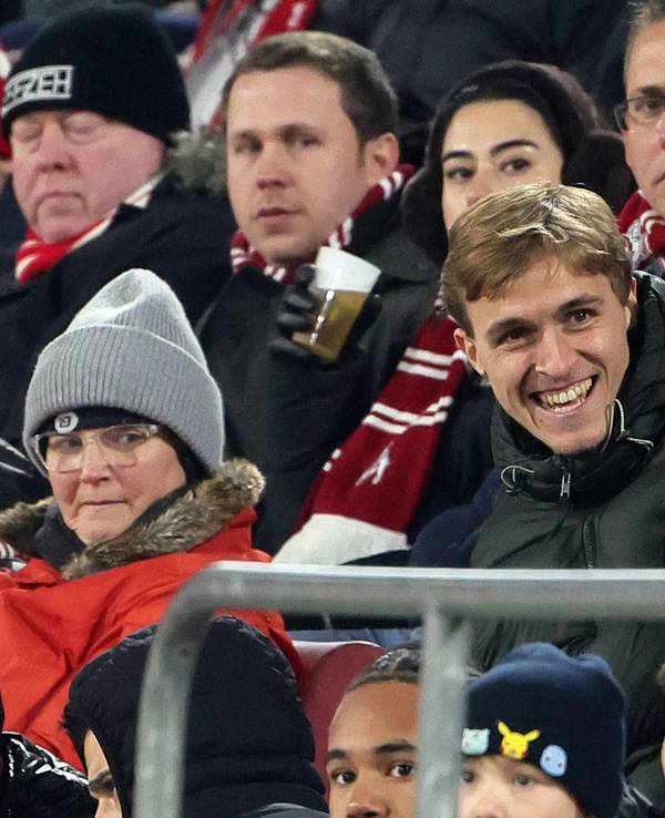 Timo Hübers (1. FC Köln) auf der Tribüne im Rhein-Energie-Stadion am 22. November 2025.