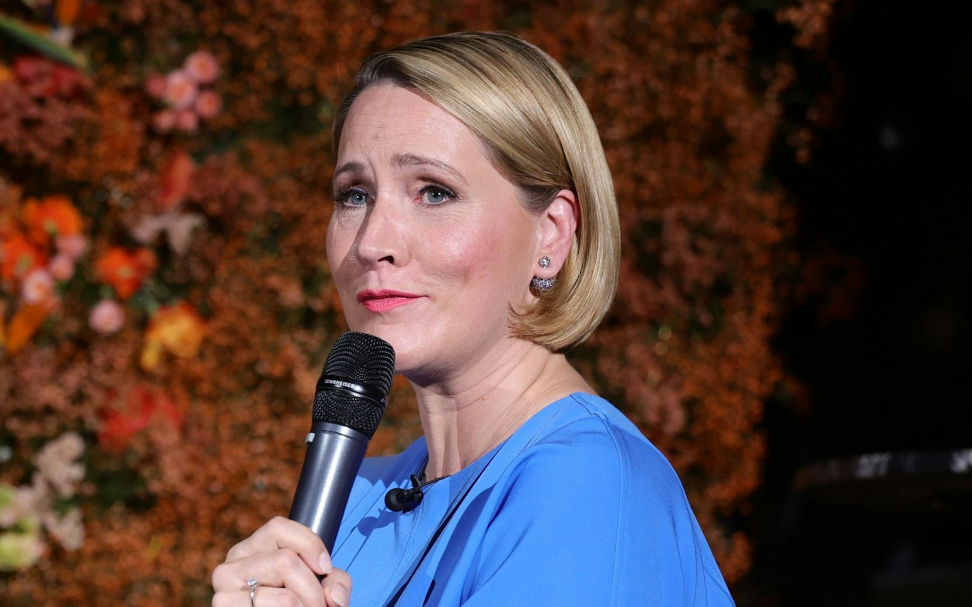 Judith Rakers hat in ihrem Podcast „Baborie & Rakers“ von einem unangenehmen Besuch bei ihrem Zahnarzt berichtet. (Bild: 2024 Getty Images/Andreas Rentz)