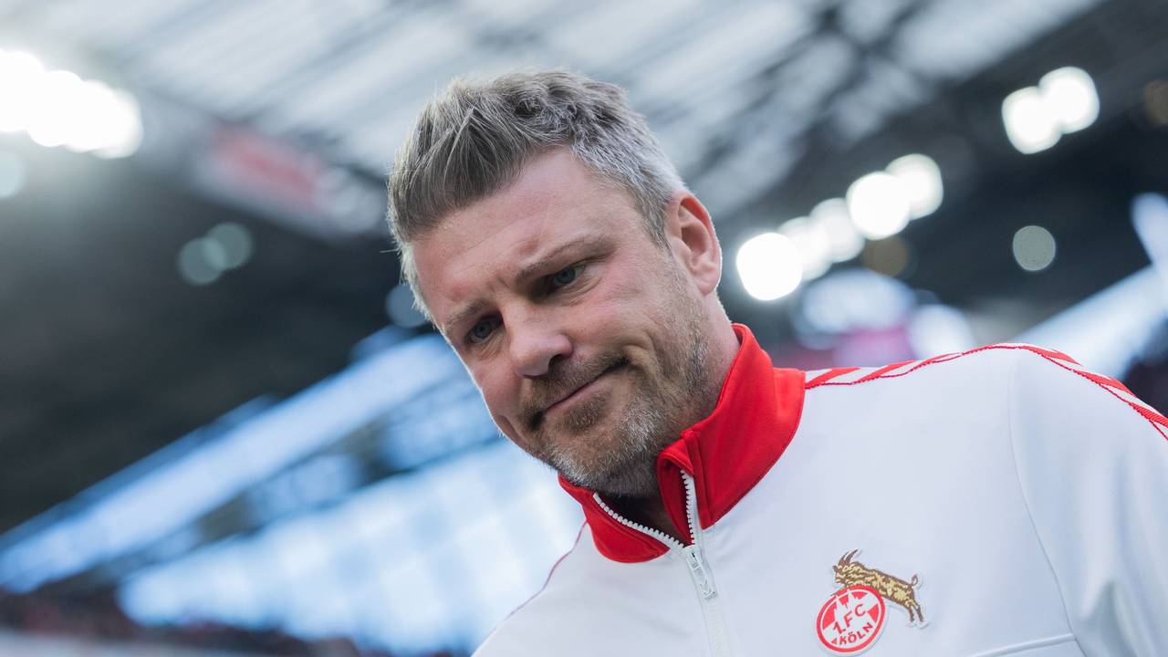 Kölns Trainer Lukas Kwasniok, hier am 2. November 2025 im Rhein-Energie-Stadion.