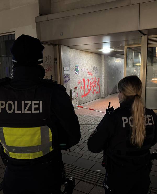 Ein 16-Jähriger ist im ostwestfälischen Herford bei einem Messerangriff am Donnerstagabend (11. Dezember) lebensgefährlich verletzt worden.
