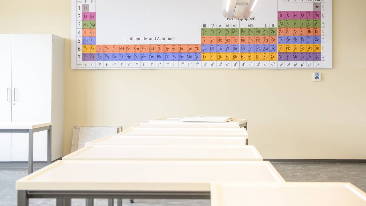An einem Gymnasium in Ratingen ist es am Morgen vor dem Chemieunterricht zu einem Unfall gekommen (Symbolbild).