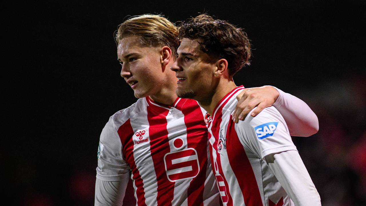 Fynn Schenten und Alessandro Puzzo jubeln gemeinsam.