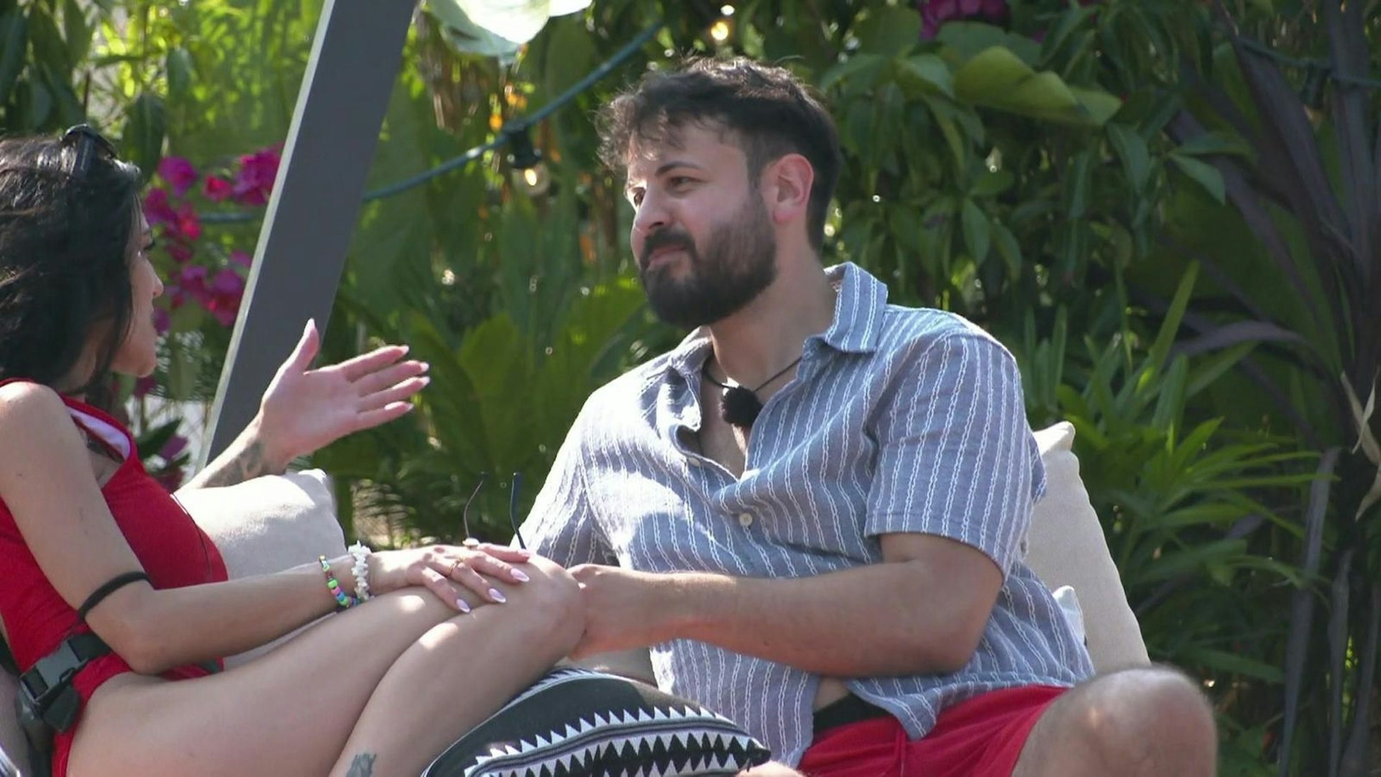 „Bin eher ein Teddybär“: David beeindruckt Elena mit seiner einfühlsamen Art. (Bild: RTL)