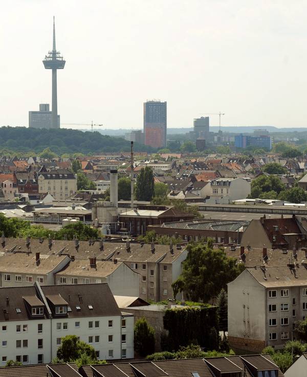 Der Herkulesberg wurde hier fotografiert vom Dach des Bundesverwaltungsamtes in Niehl.