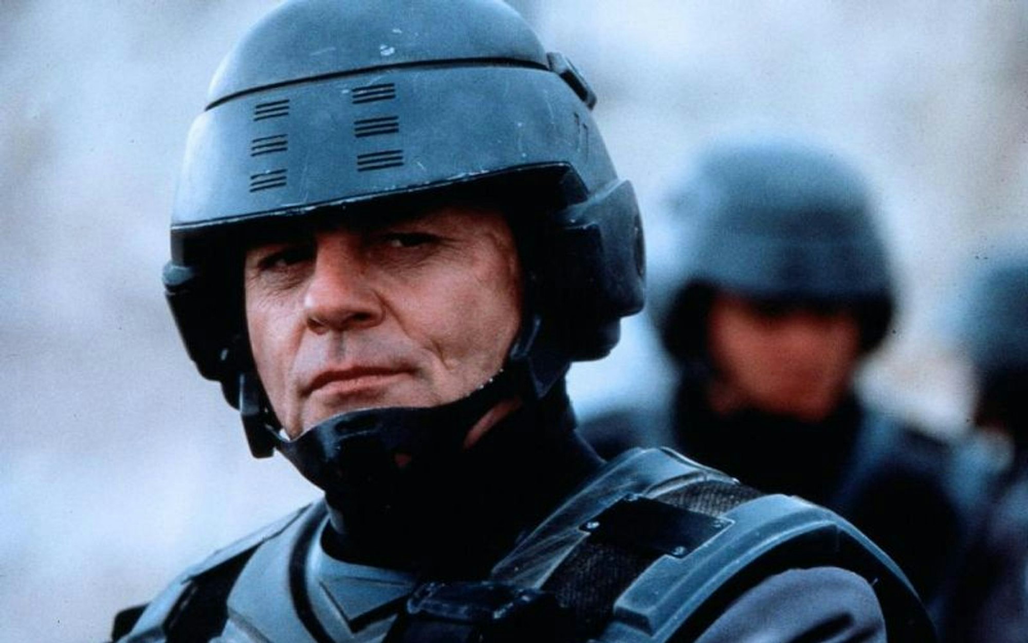 Michael Ironside spielte in „Starship Troopers“ den verstümmelten Veteran, Lehrer und Ausbilder Lieutenant Jean Rasczak. (Bild: Touchstone)