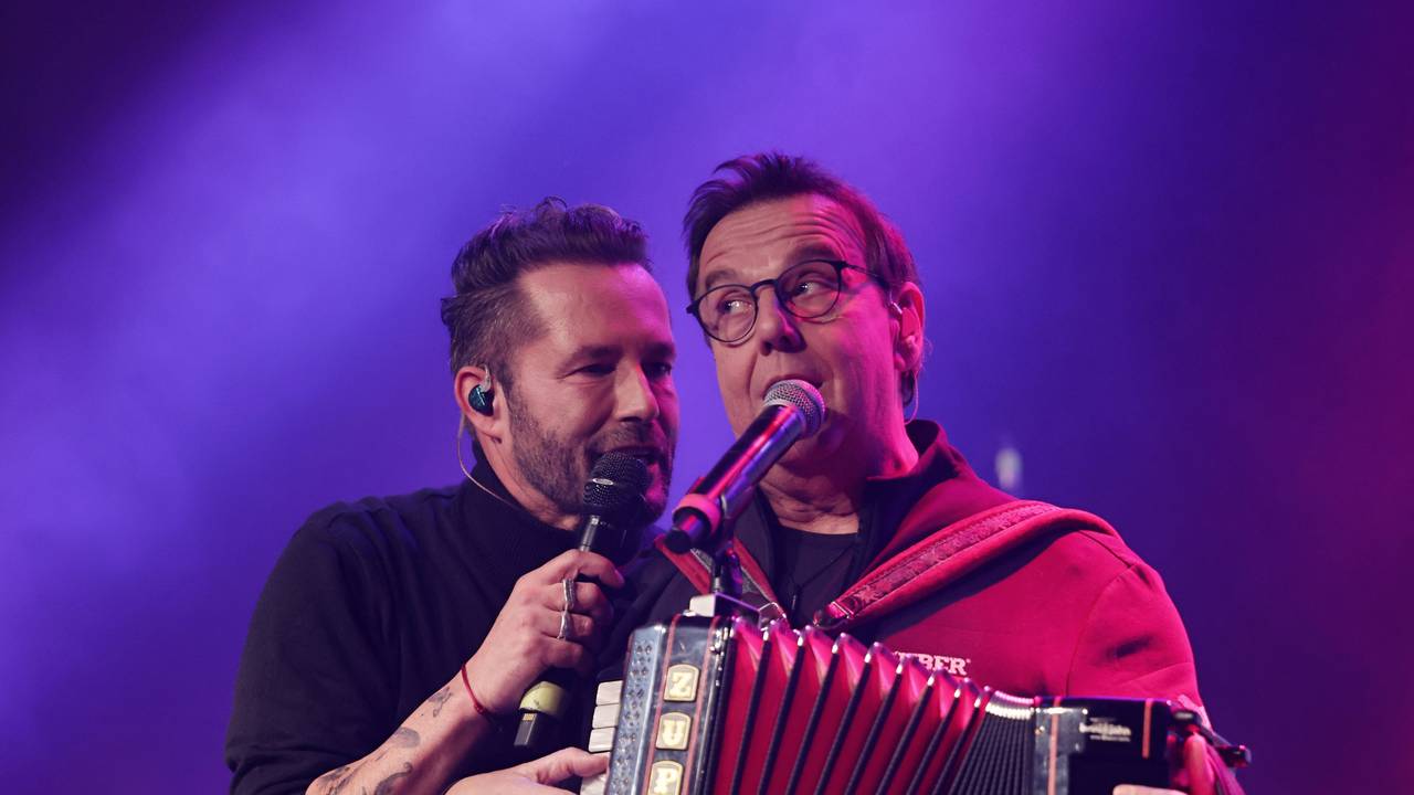 Sven West und Kurt Feller zusammen auf der Bühne.