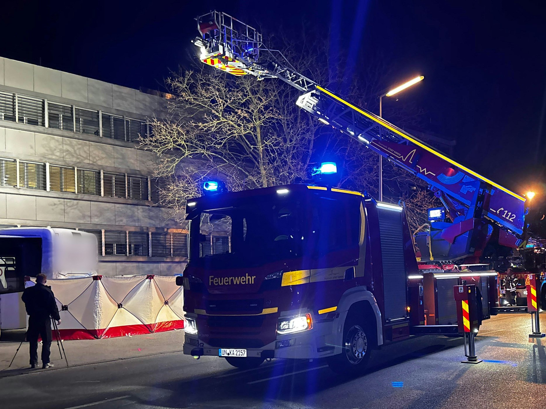 Ein Linienbus hat einen 14 Jahre alten Fahrradfahrer in Kamen (Kreis Unna) überfahren und tödlich verletzt.