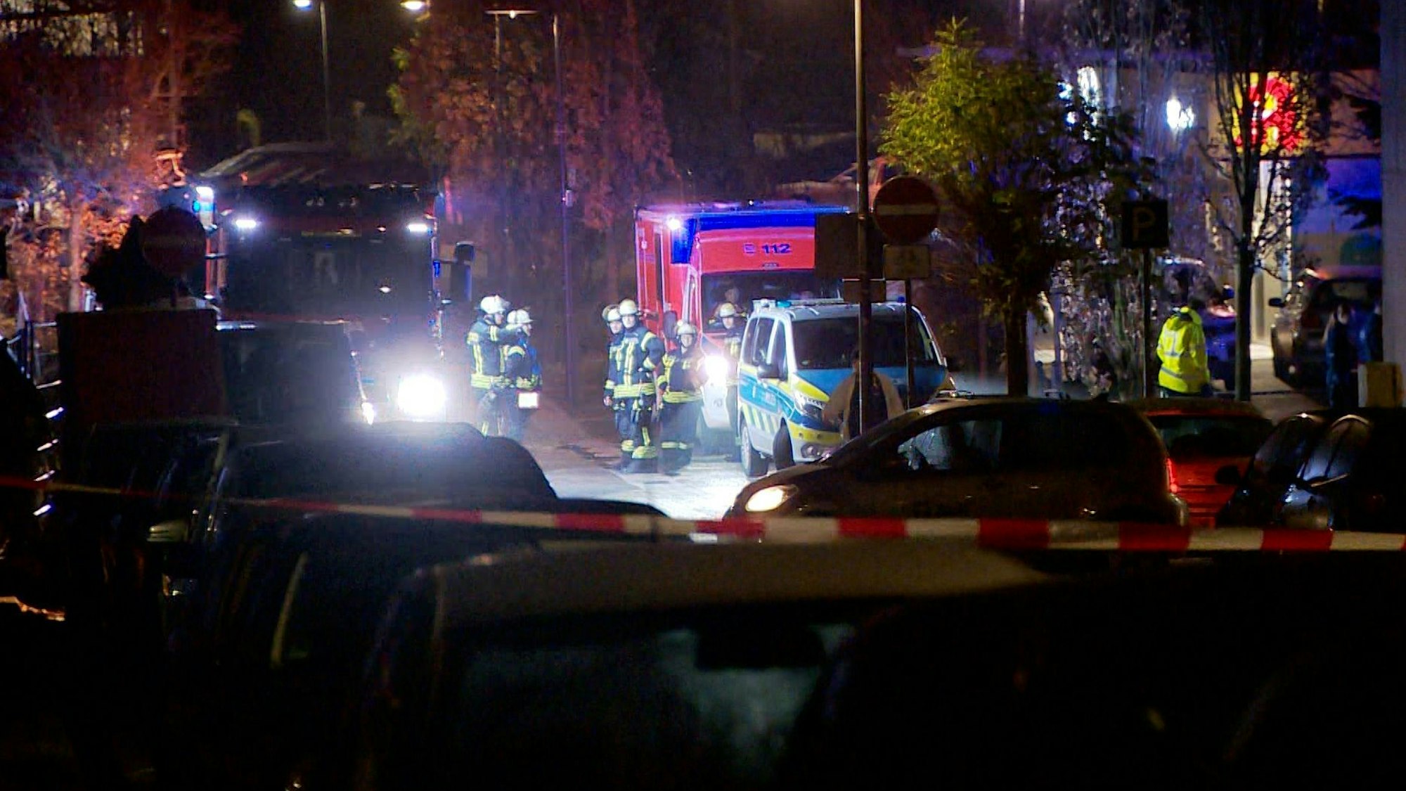 Bei einem Messerangriff in Bergkamen im Ruhrgebiet sind eine Mutter und ihre vier Kinder schwer verletzt worden – das jüngste Opfer ist drei Jahre alt.